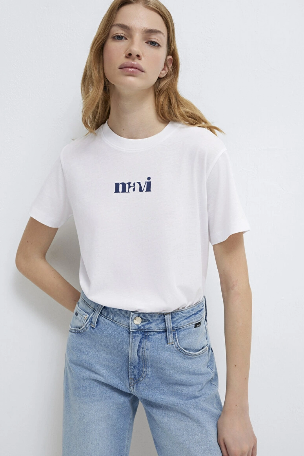 Mavi Baskılı Beyaz Tişört