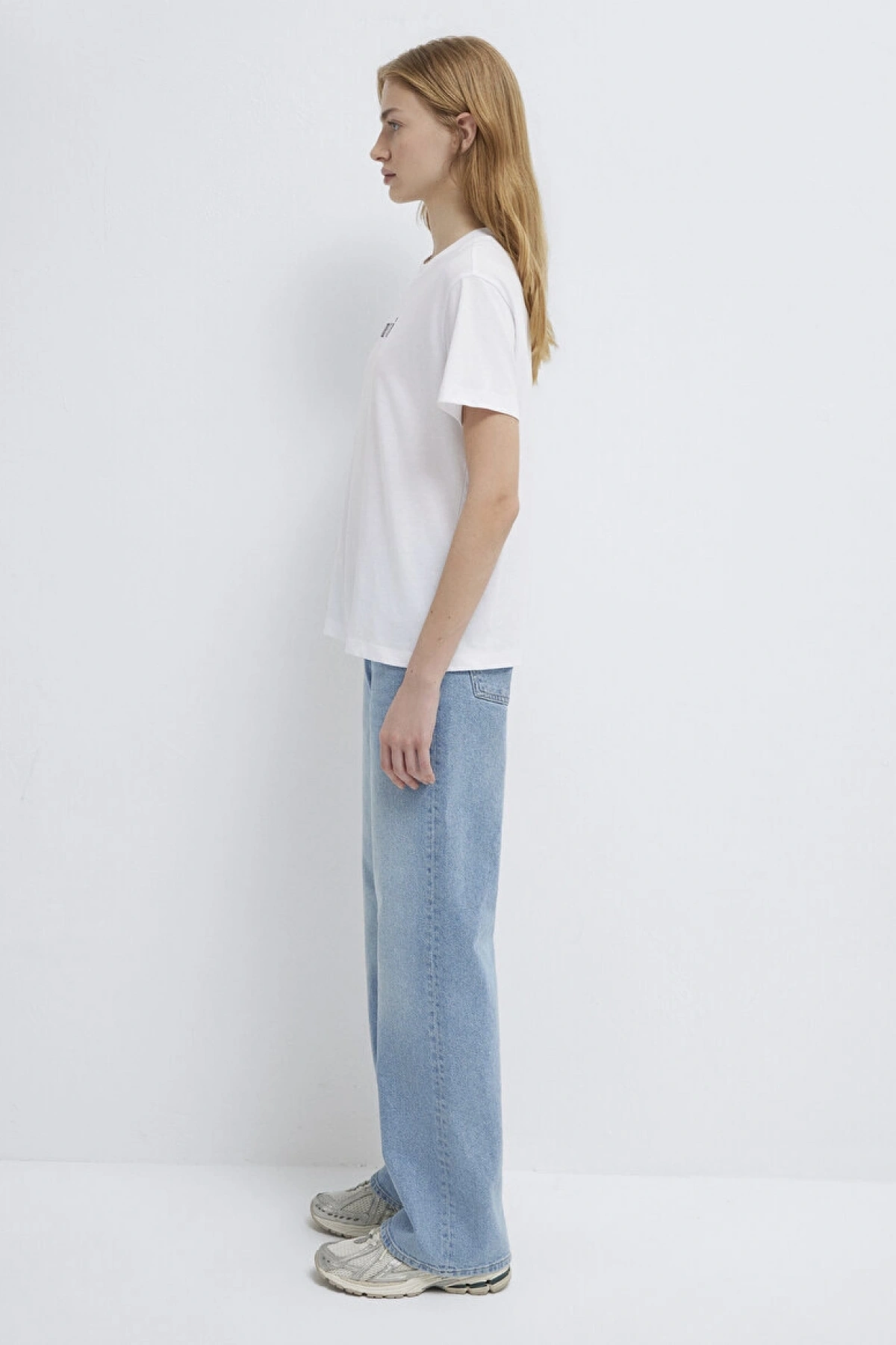 Mavi Baskılı Beyaz Tişört