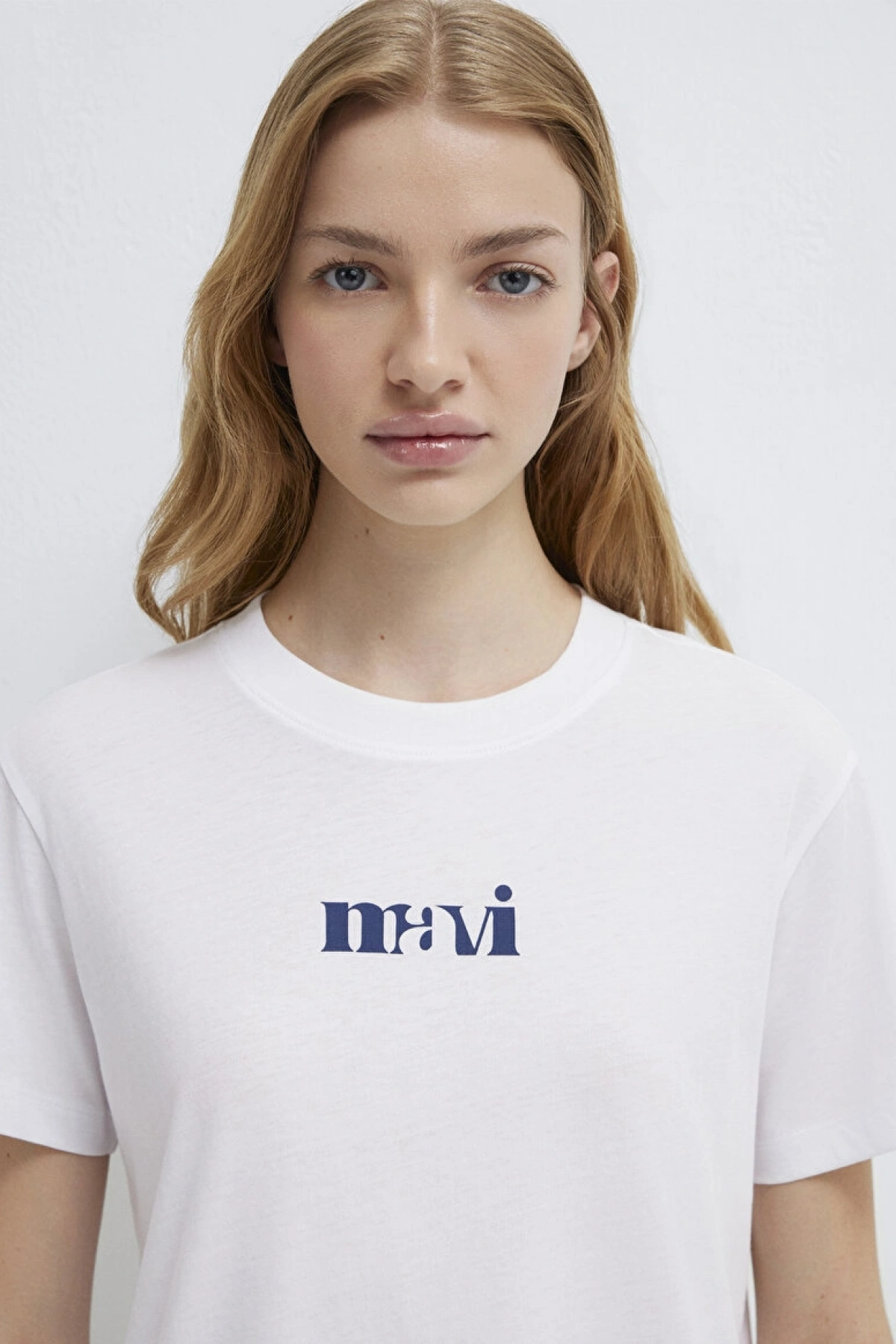 Mavi Baskılı Beyaz Tişört