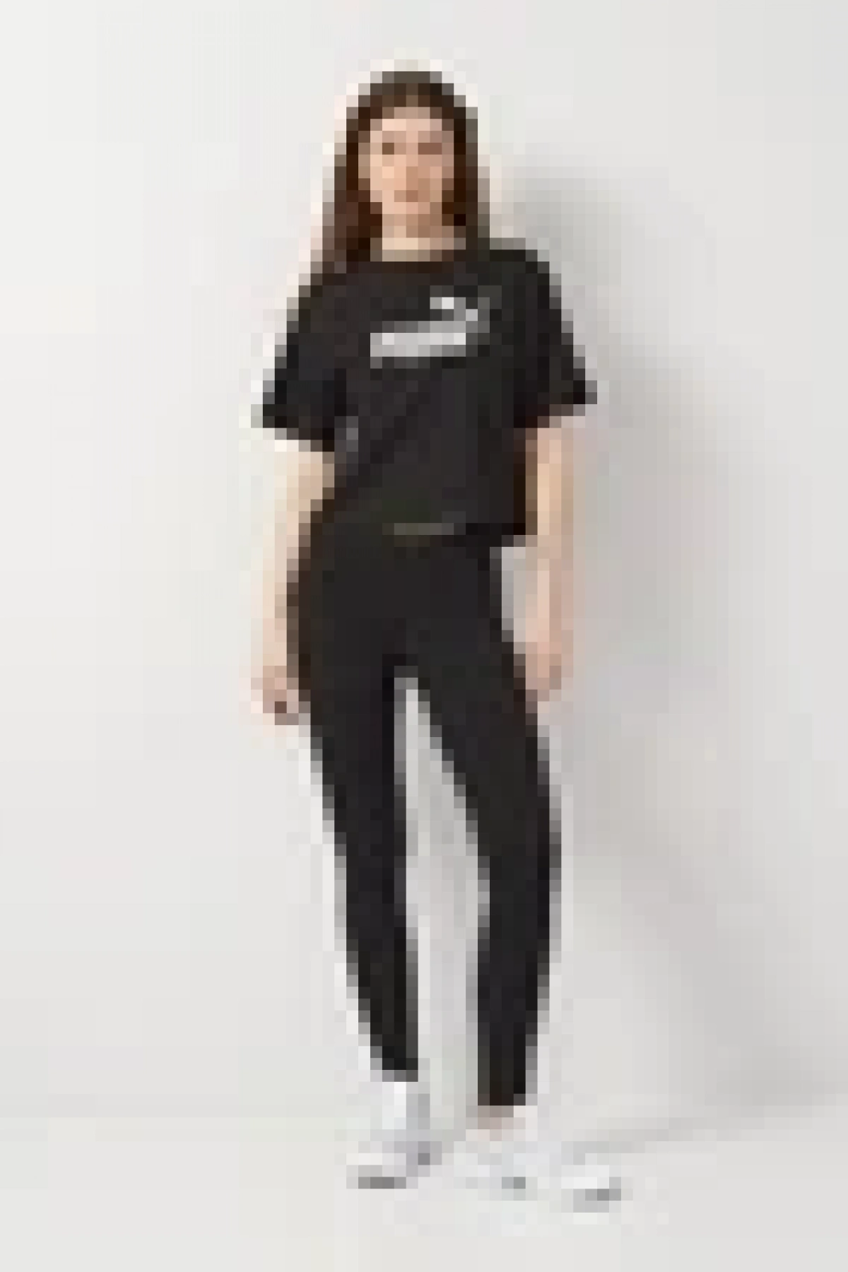 Kadın pamuklu tişört Puma Ess Cropped No. 1 Logo Relaxed Tee SİYAH