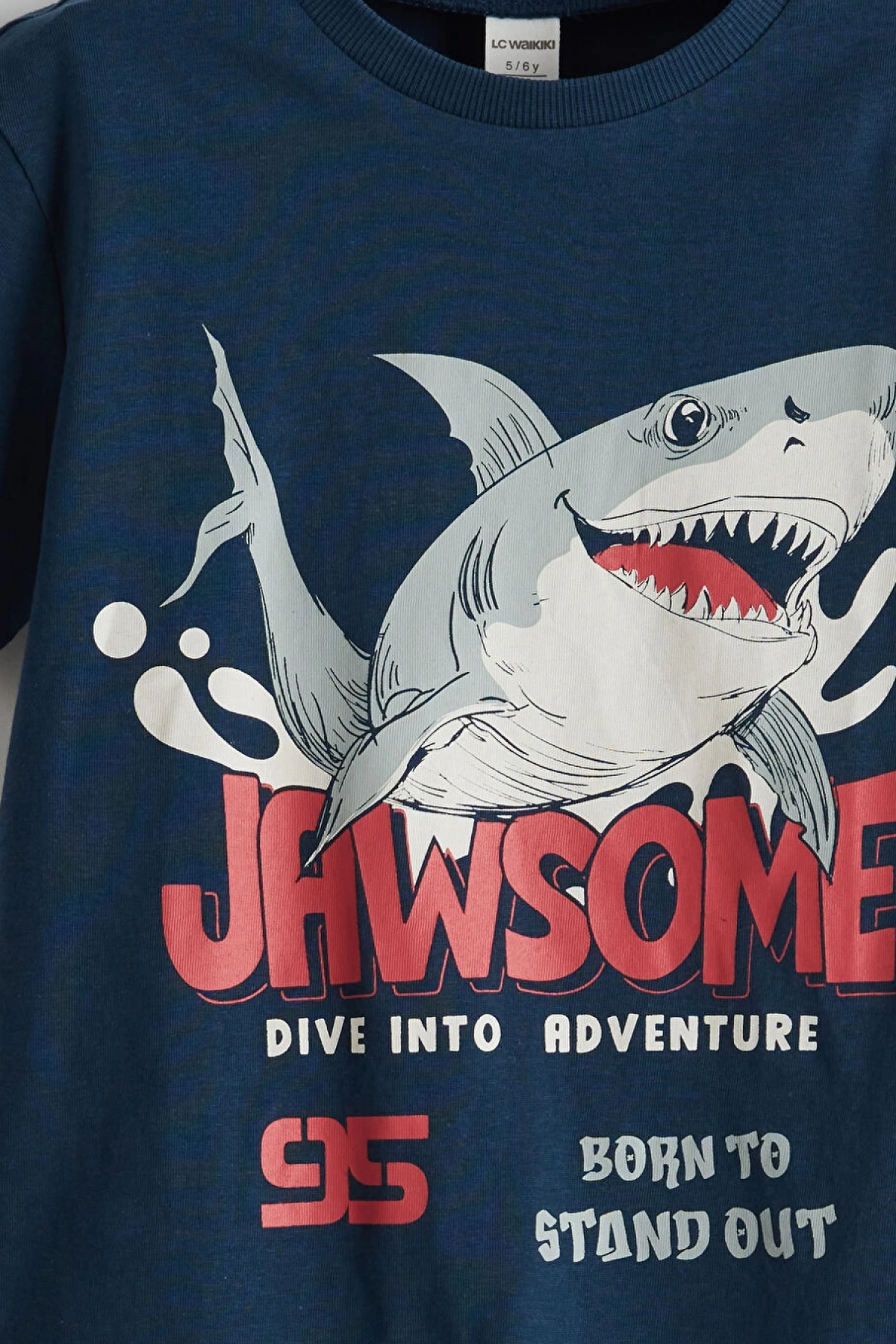 LCW Kids Indigo Bisiklet Yaka Jaws Baskılı Penye Erkek Çocuk Tişört