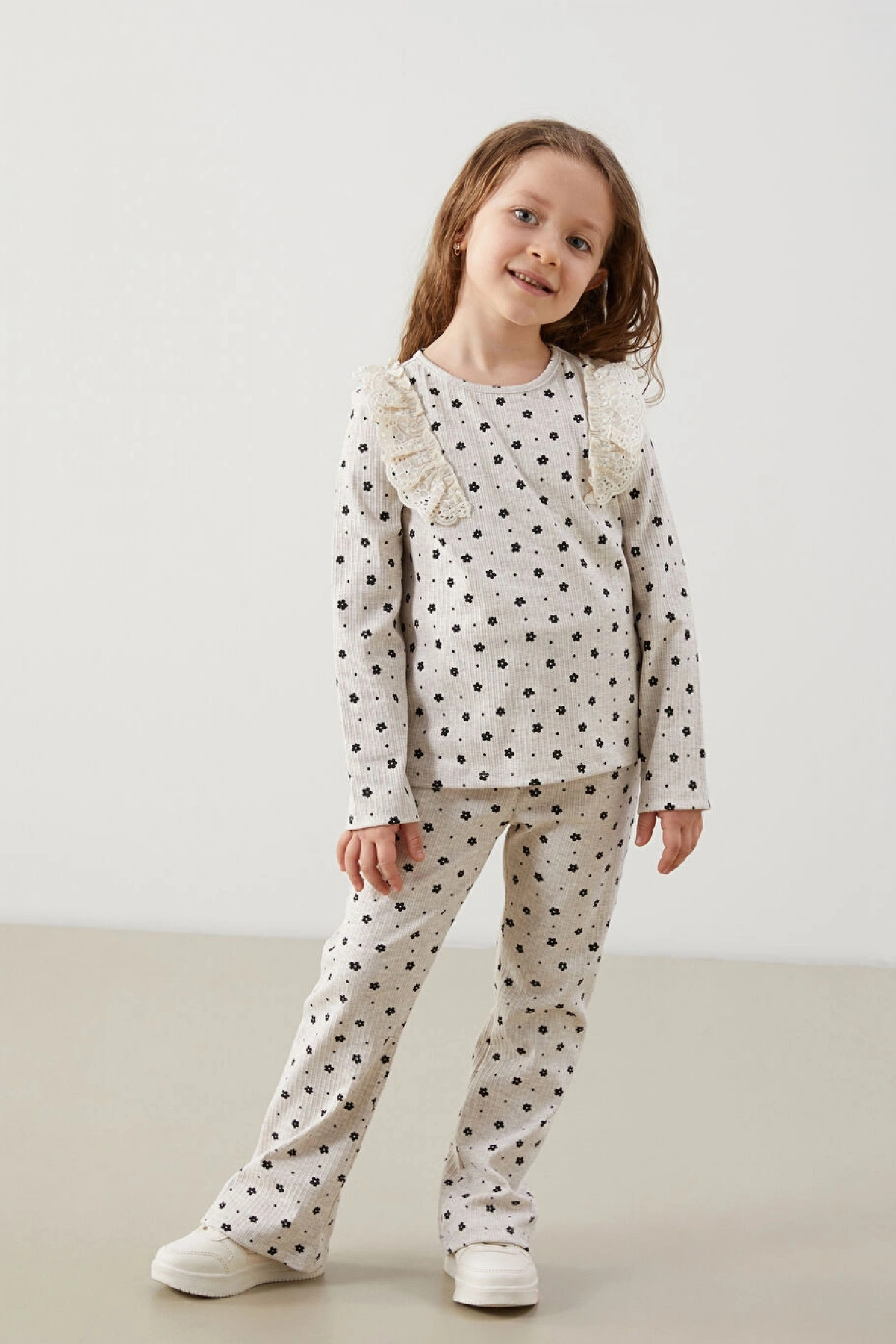 LCW Kids Bisiklet Yaka Çiçekli Kız Çocuk Bluz ve Tayt Pantolon 2li