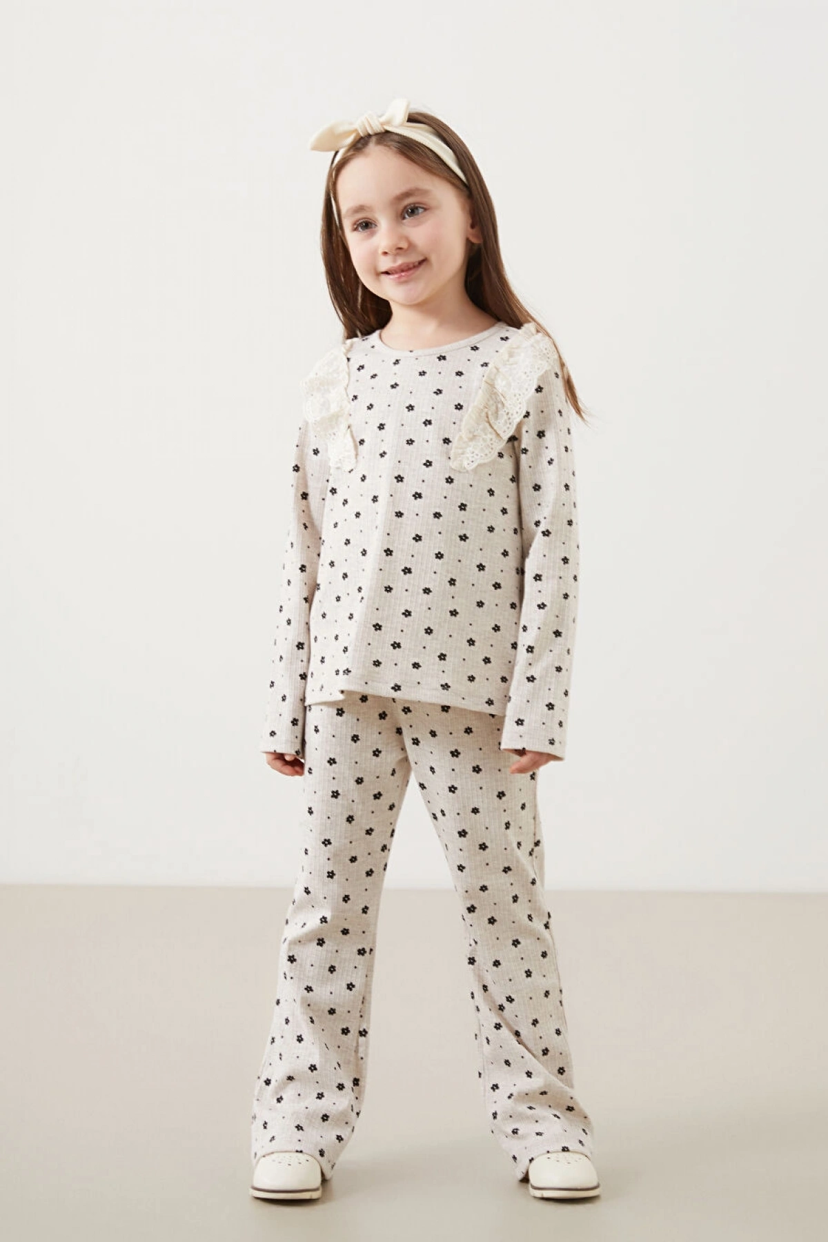 LCW Kids Bisiklet Yaka Çiçekli Kız Çocuk Bluz ve Tayt Pantolon 2li