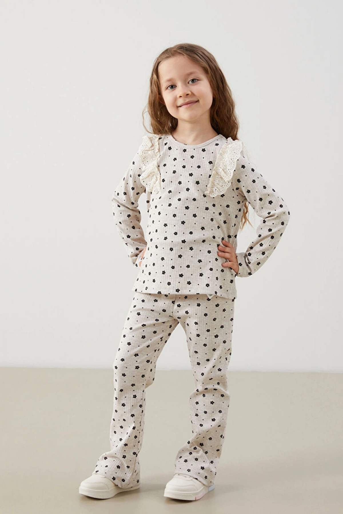 LCW Kids Bisiklet Yaka Çiçekli Kız Çocuk Bluz ve Tayt Pantolon 2li