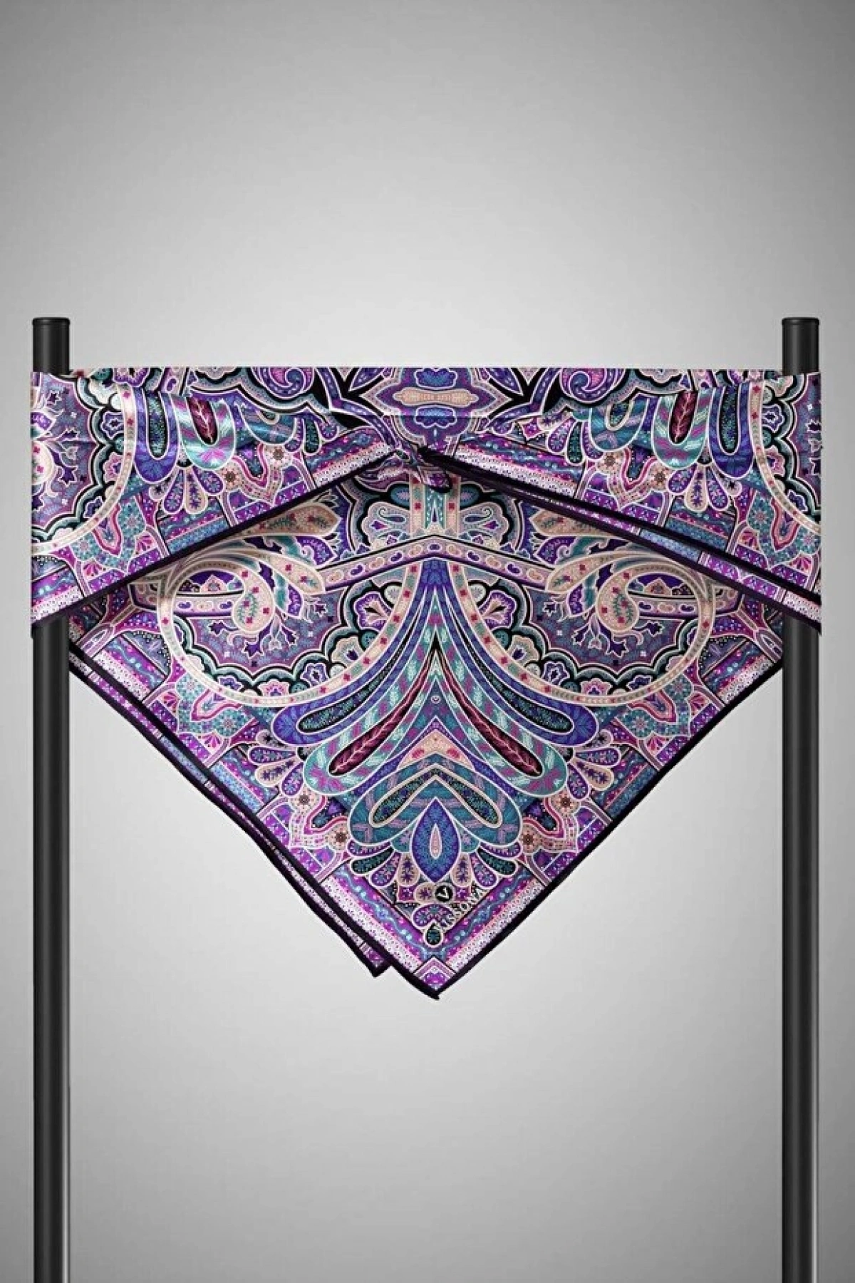 Vissona 100% Twill İpek Etnik Desenli Mor - Petrol Yeşili Renkli 90x90 Dikim Şekli : El Dikişi Eşarp