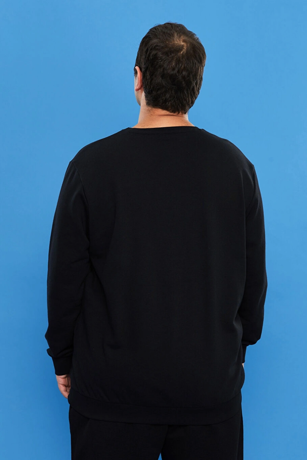 LCWAIKIKI Basic Siyah Büyük Beden Bisiklet Yaka Uzun Kollu Basic Erkek Sweatshirt