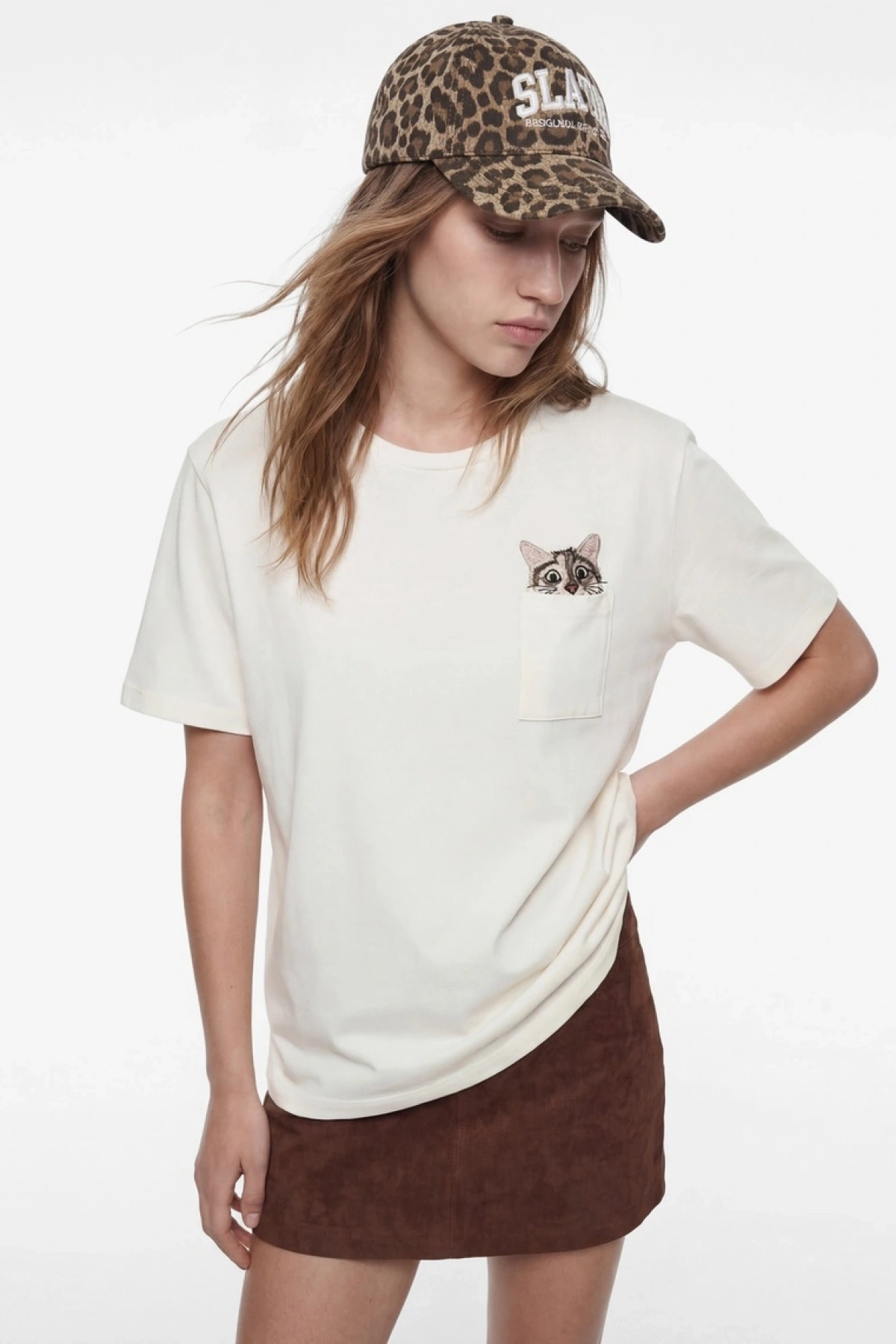 Koton Cep Detaylı Kısa Kollu Bisiklet Yaka Pamuklu Kedi Nakışlı Oversize Tişört
