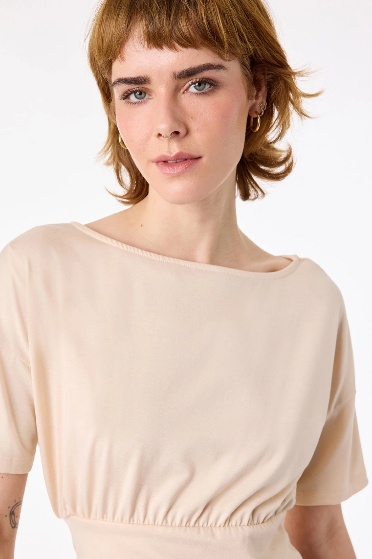 Koton Kısa Kollu Viskon Karışımlı Kayık Yaka Crop Tişört