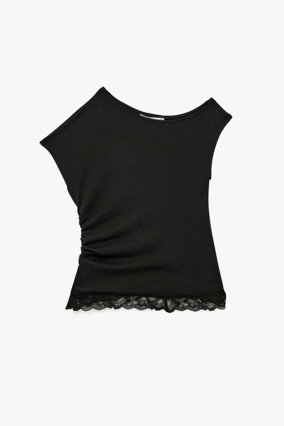 Koton Dantel Detaylı Kısa Kollu Asimetrik Yaka Drapeli Omzu Açık Tişört