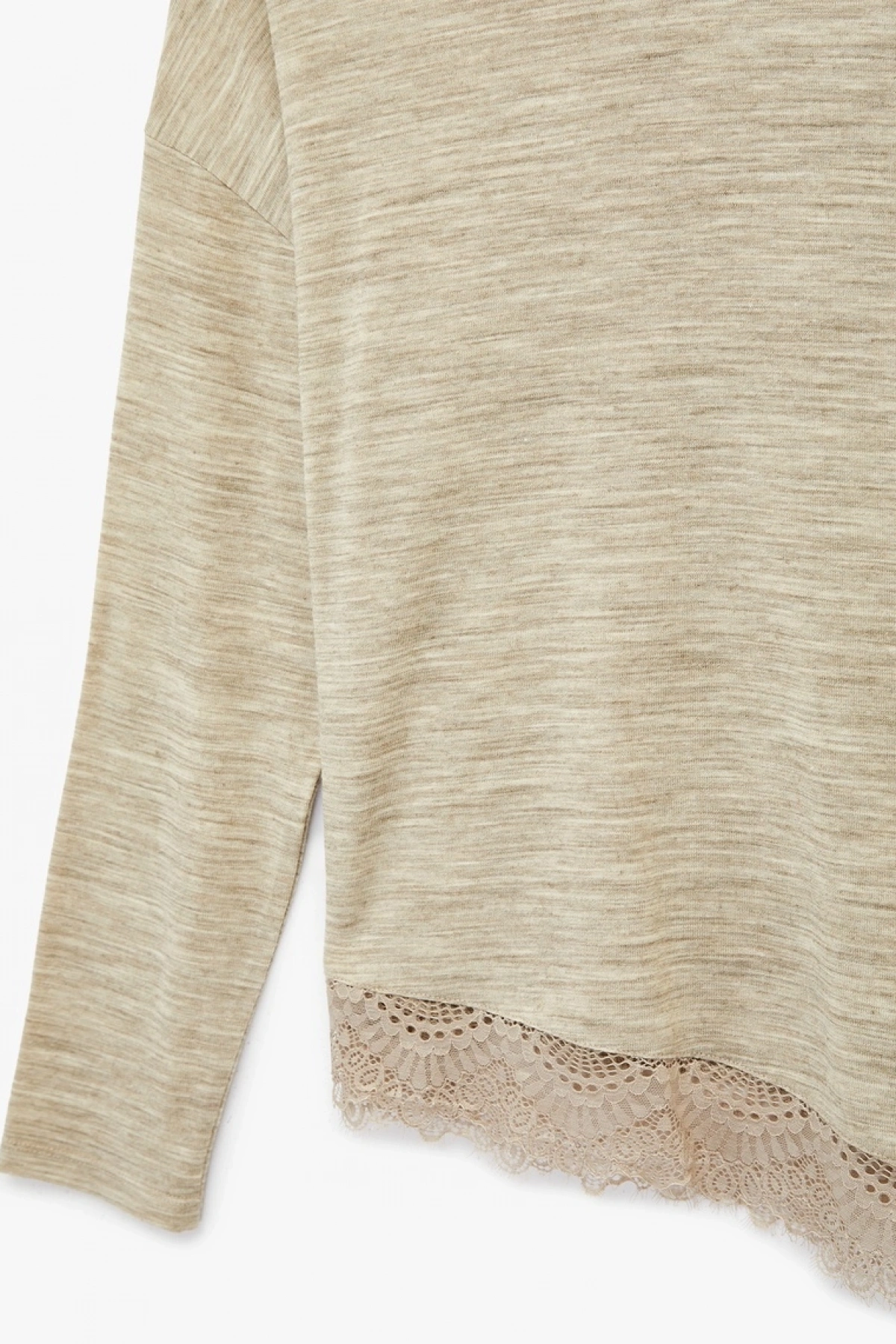 Koton Bisiklet Yaka Uzun Kollu Asimetrik Kesim Dantel Detaylı Tişört