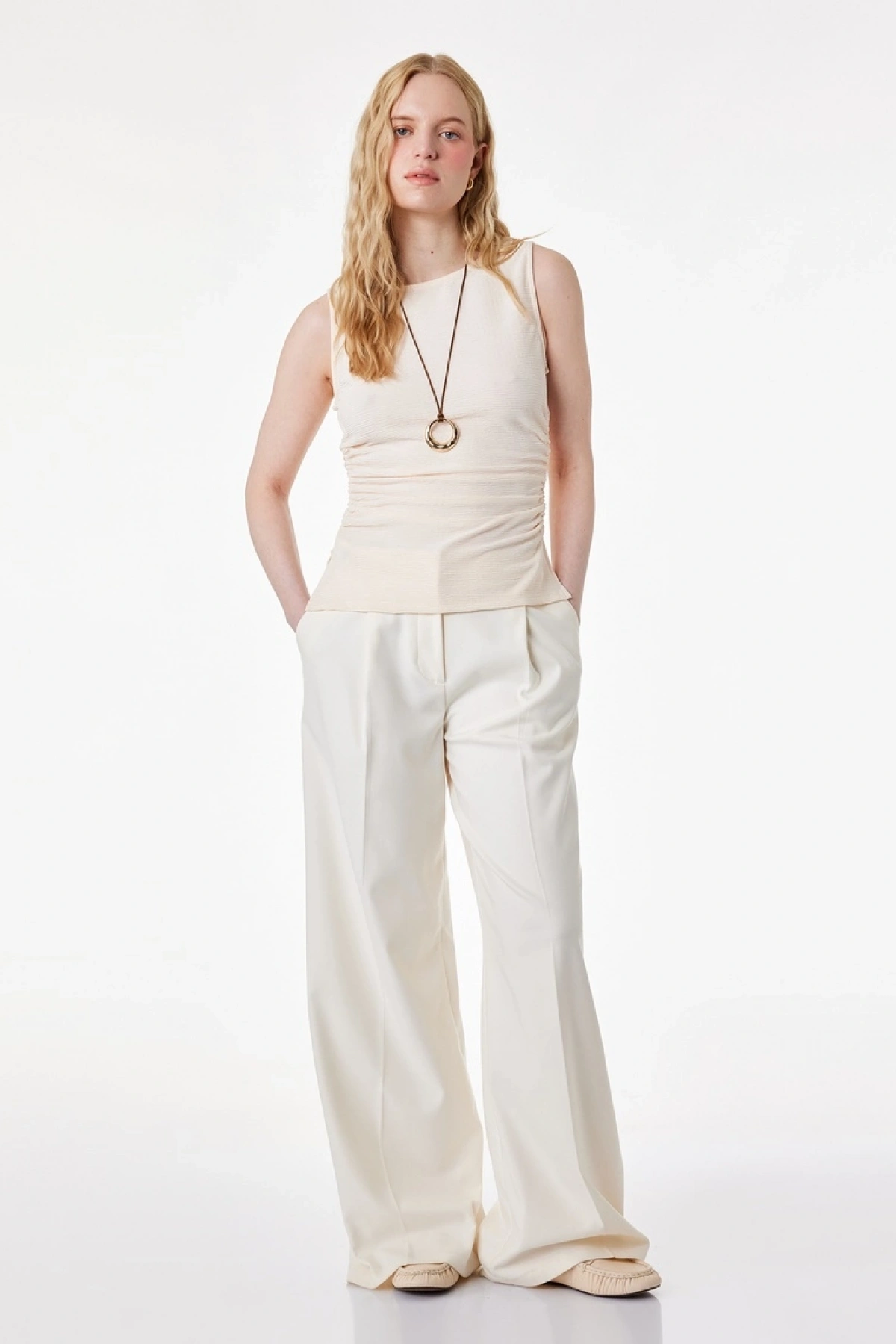 Koton Slim Fit Drape Detaylı Bisiklet Yaka Dokulu Kolsuz Bluz