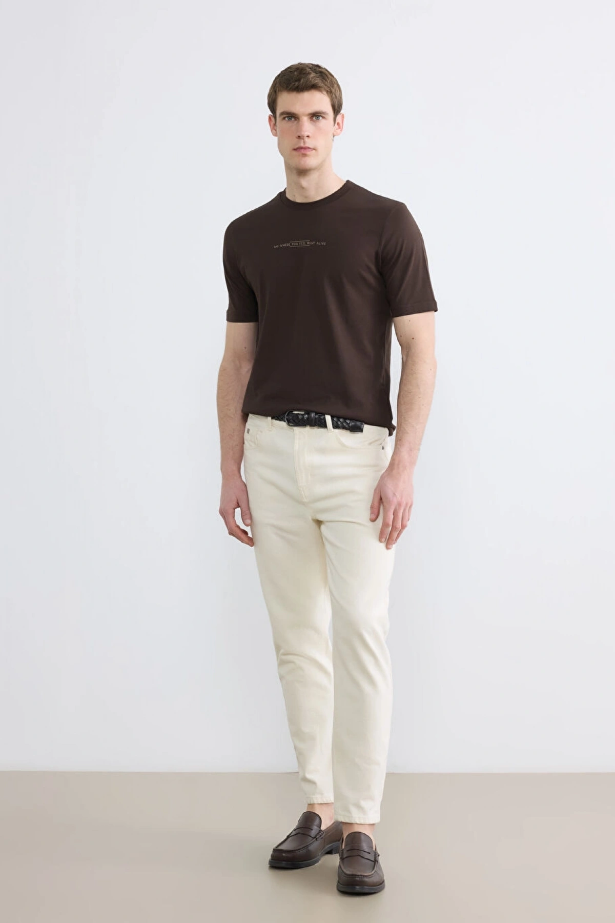 LCWAIKIKI Classic Kahverengi Bisiklet Yaka Baskılı Penye Erkek Tişört