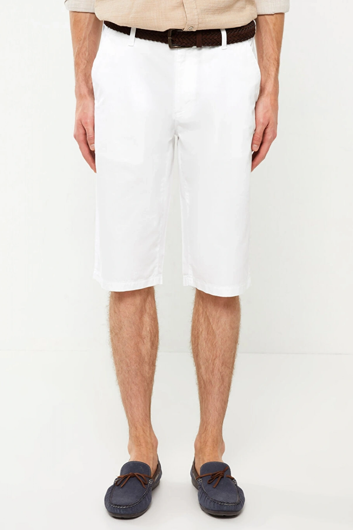 LCWAIKIKI Classic Beyaz Standart Kalıp Gabardin Erkek Bermuda Şort