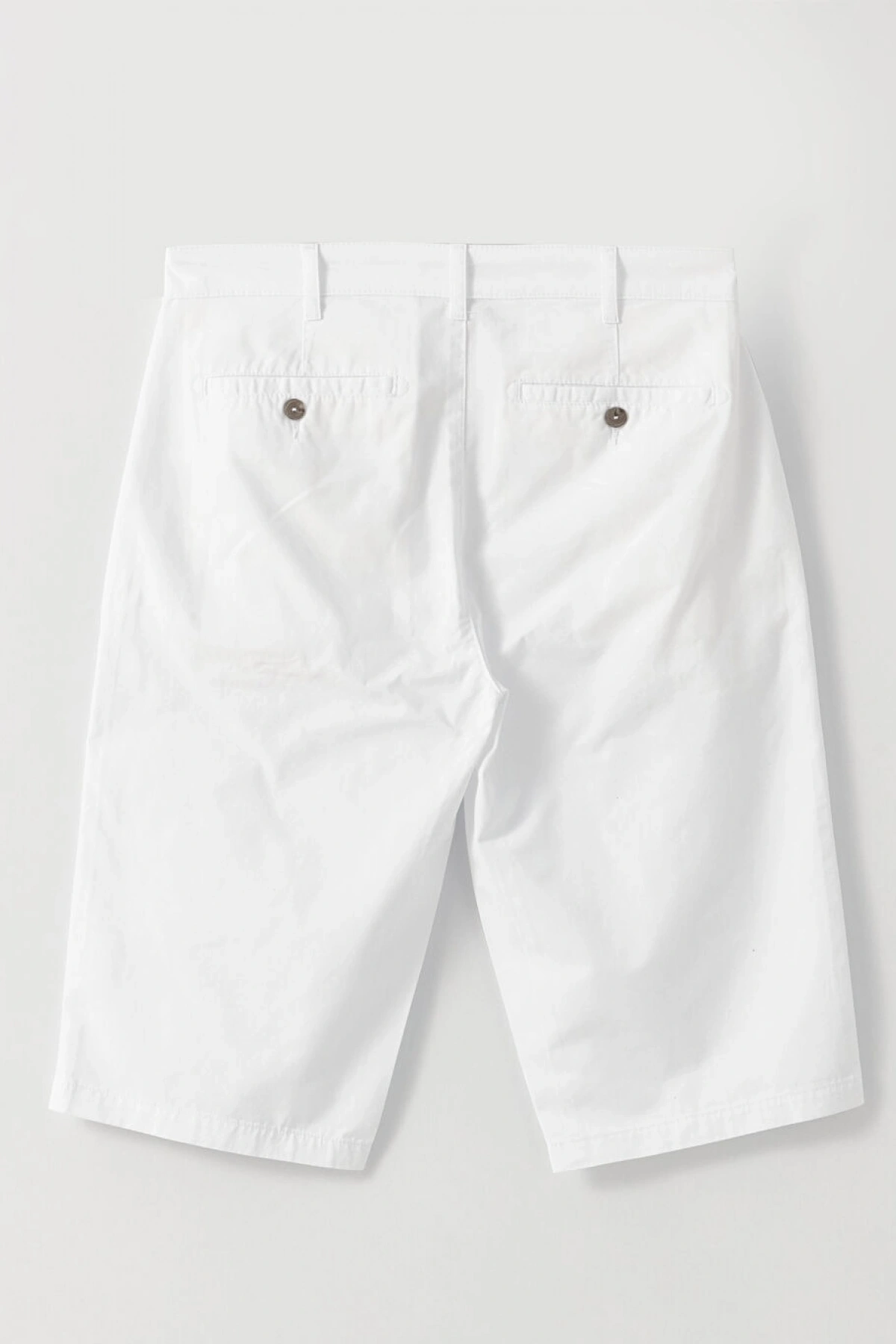 LCWAIKIKI Classic Beyaz Standart Kalıp Gabardin Erkek Bermuda Şort