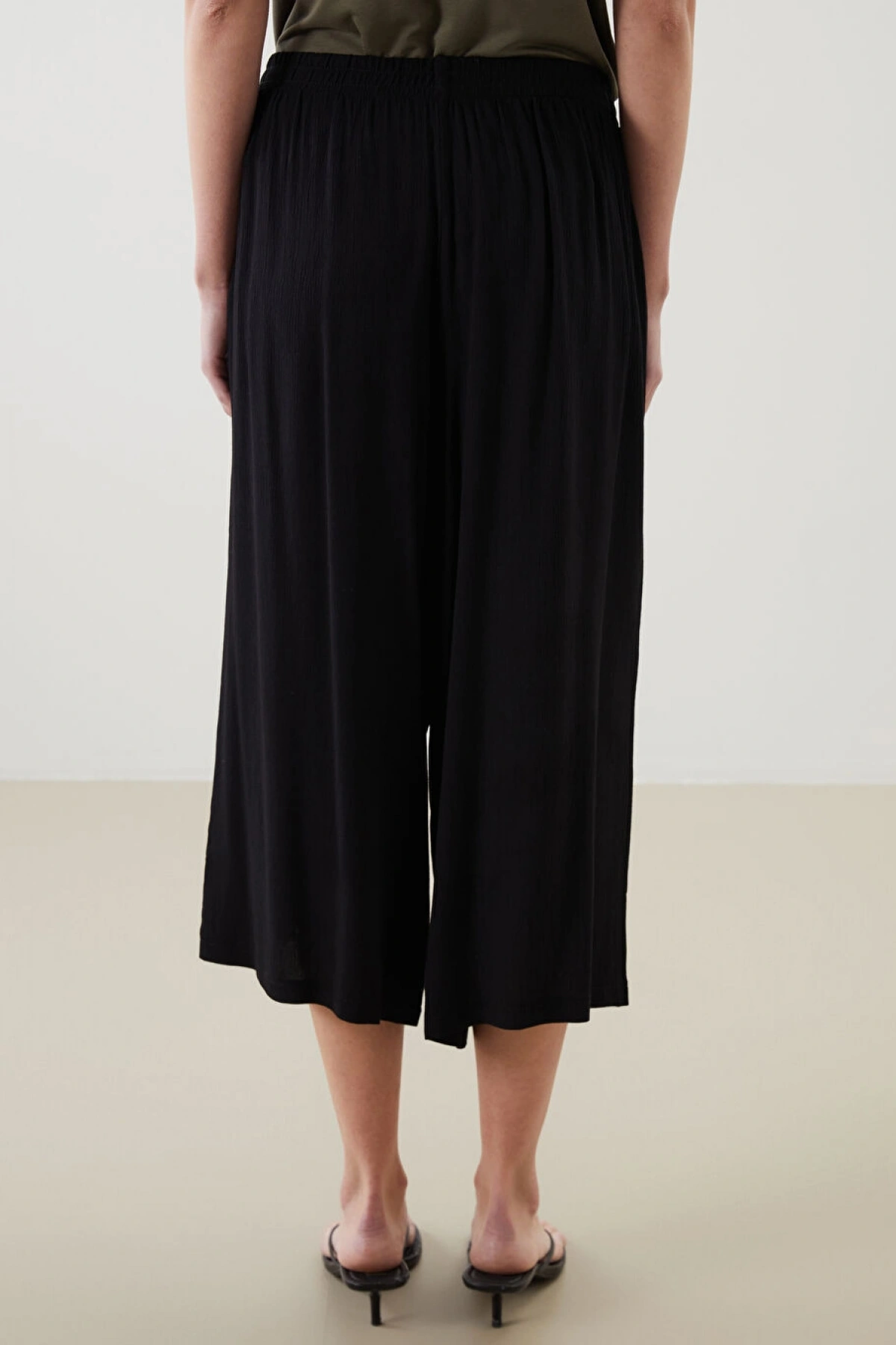 LCWAIKIKI Classic Siyah Beli Lastikli Kadın Kapri