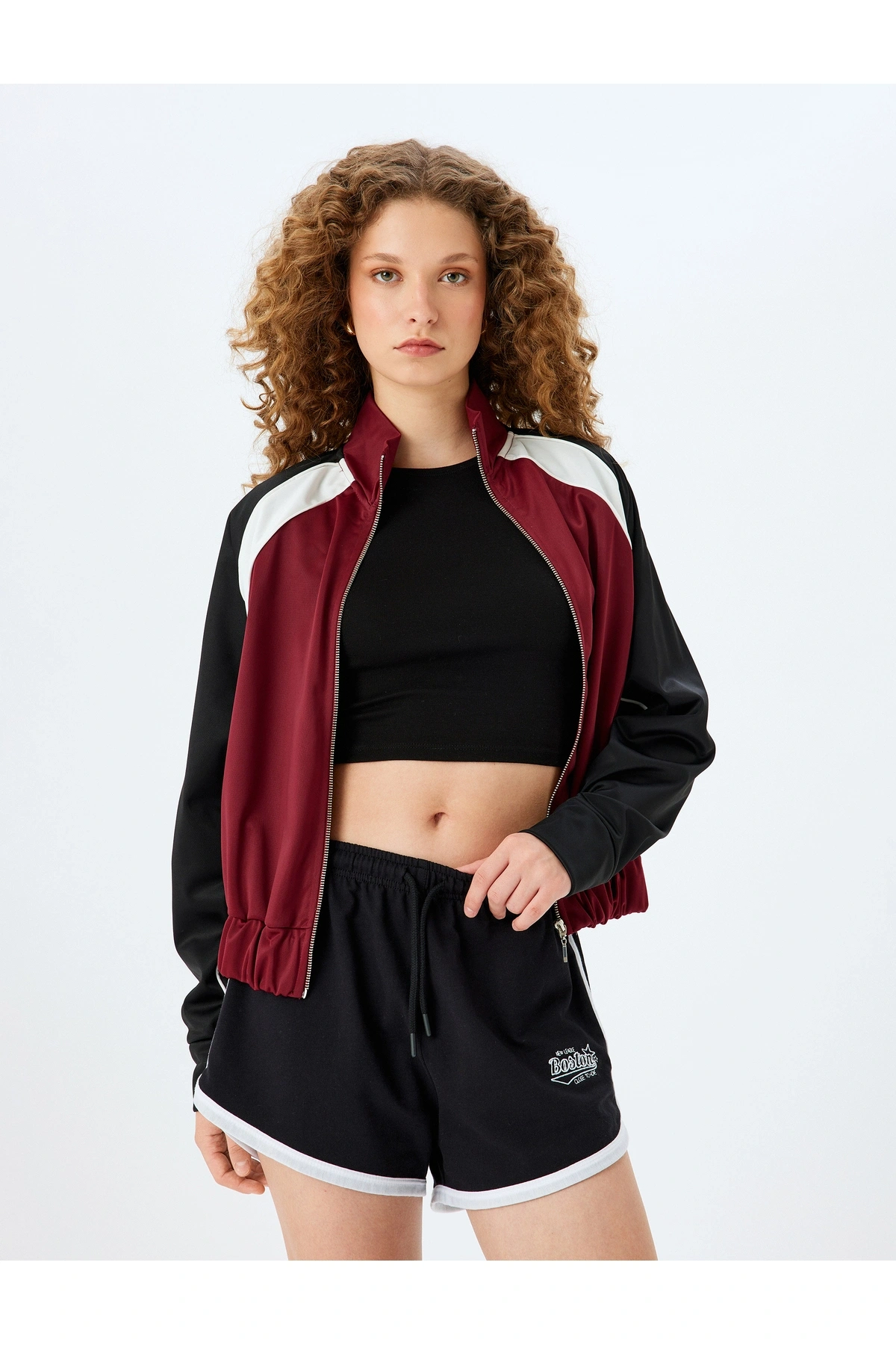 Koton Cep Detaylı Slogan Baskılı Beli Bağcıklı Biyeli Şort