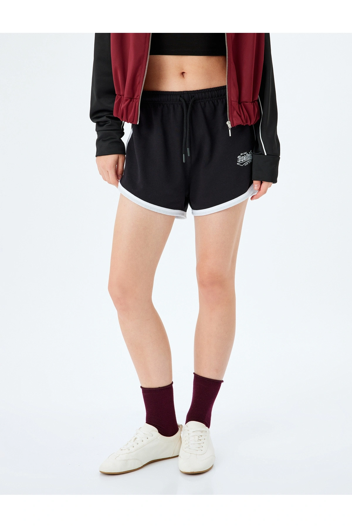 Koton Cep Detaylı Slogan Baskılı Beli Bağcıklı Biyeli Şort