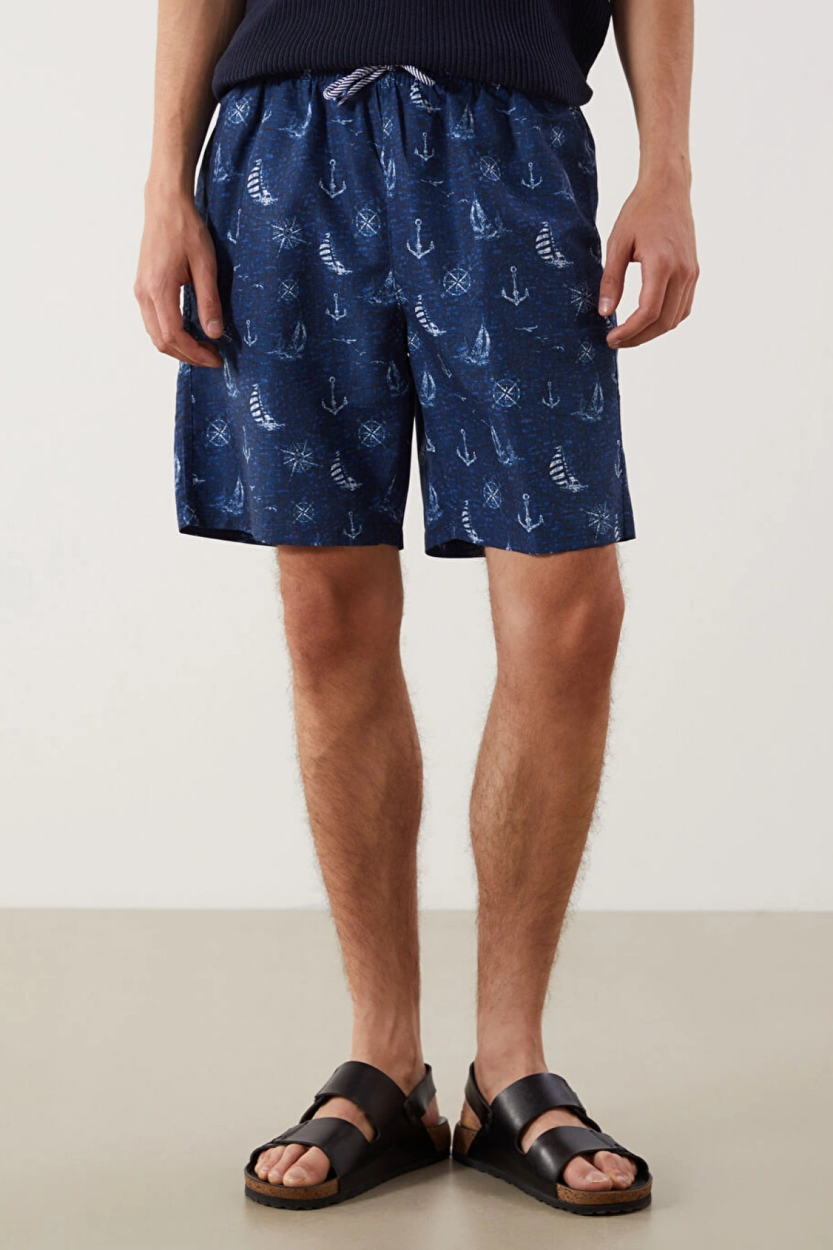 LCW SWIMWEAR Diz Hizası Boy Desenli Erkek Deniz Şortu