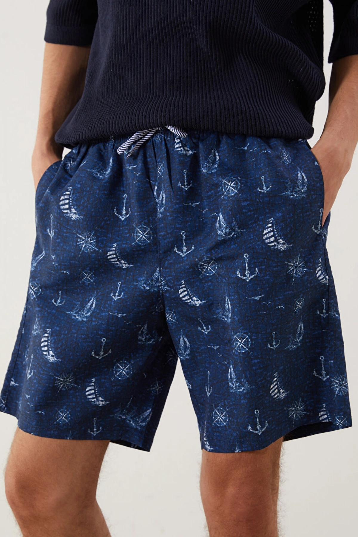 LCW SWIMWEAR Diz Hizası Boy Desenli Erkek Deniz Şortu