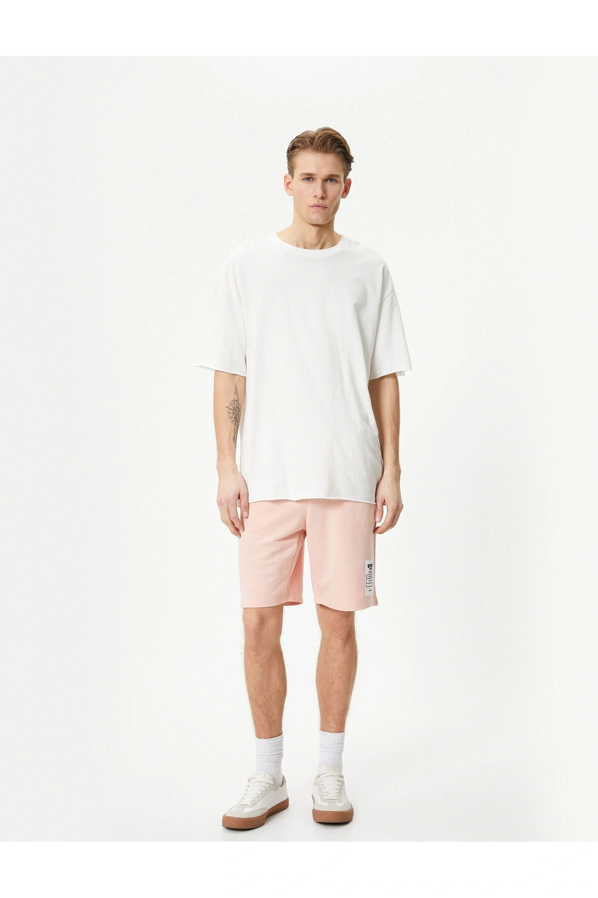 Koton Bermuda Şort Etiket Baskılı Beli Bağcıklı Cep Detaylı