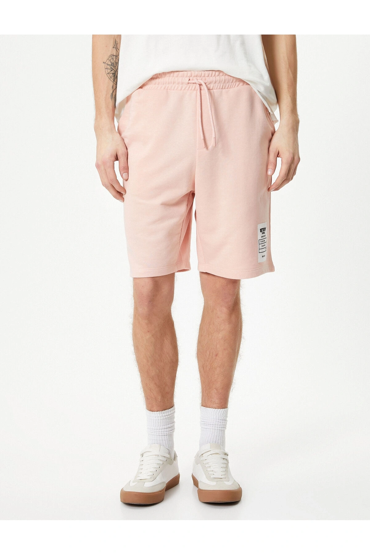 Koton Bermuda Şort Etiket Baskılı Beli Bağcıklı Cep Detaylı