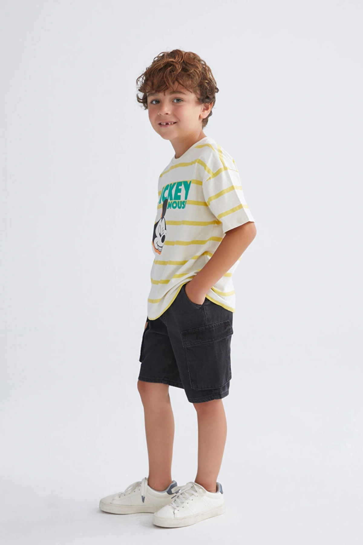 LCW Kids Siyah Beli Lastikli Erkek Çocuk Jean Şort