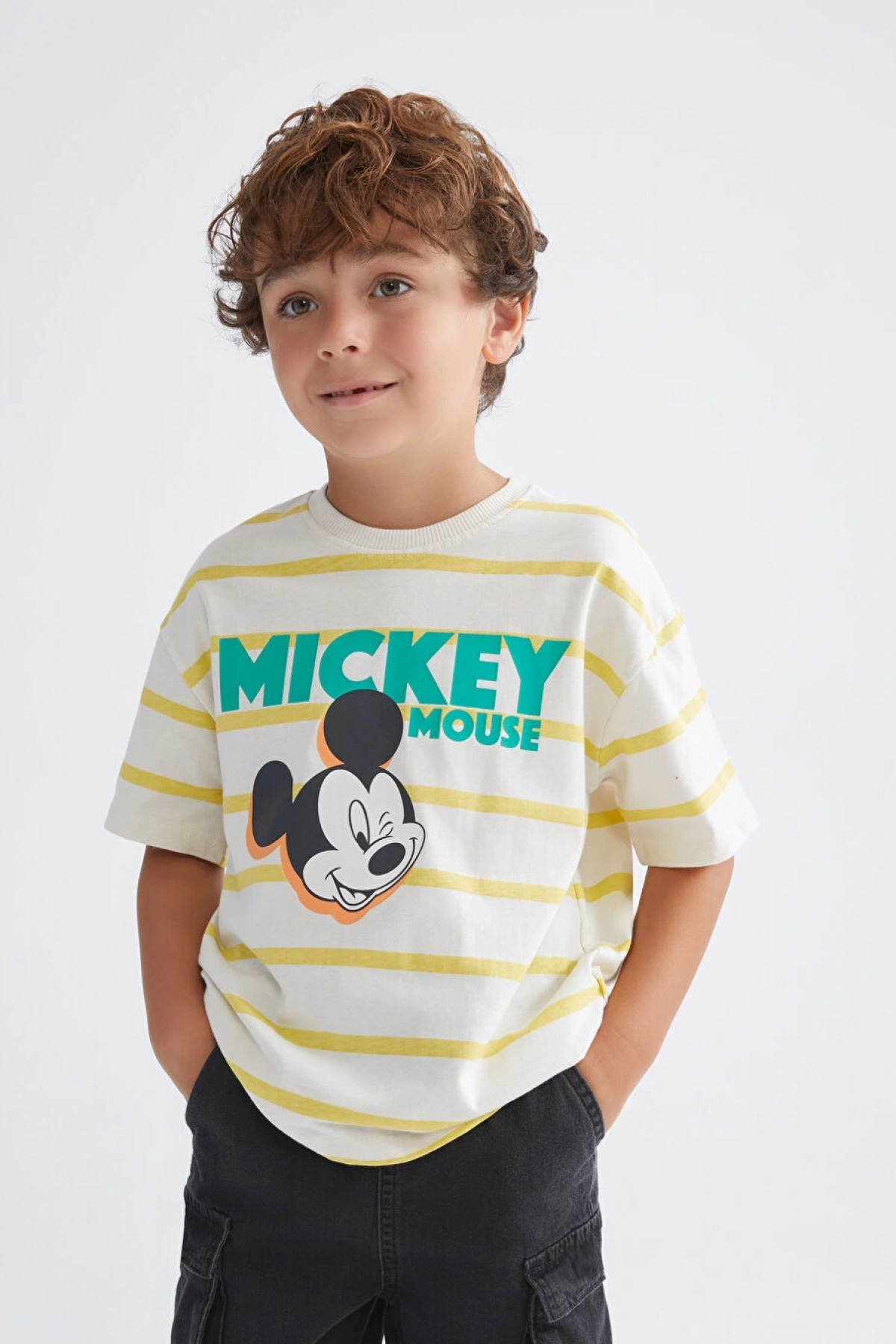 LCW Kids Siyah Beli Lastikli Erkek Çocuk Jean Şort