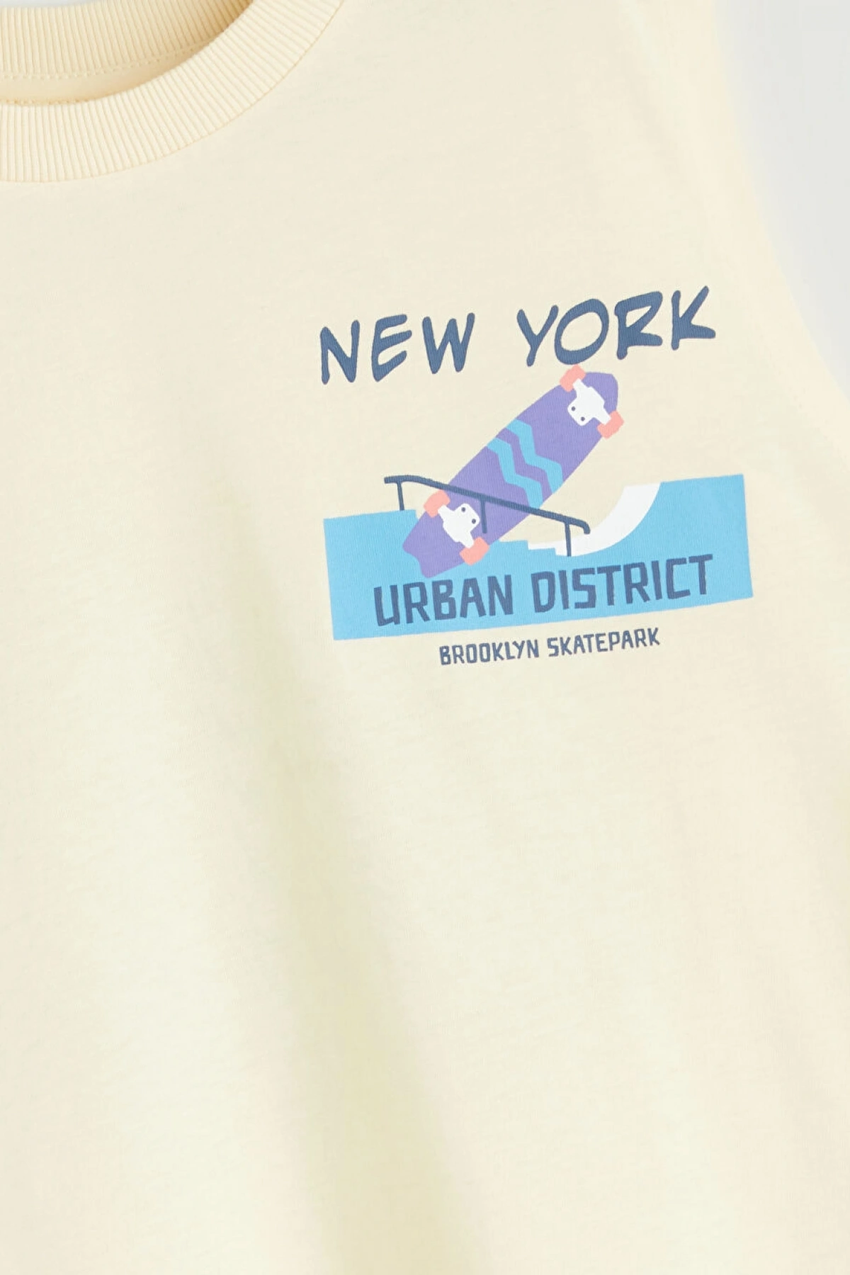 LCW Kids Sarı Bisiklet Yaka New York Baskılı Erkek Çocuk Atlet