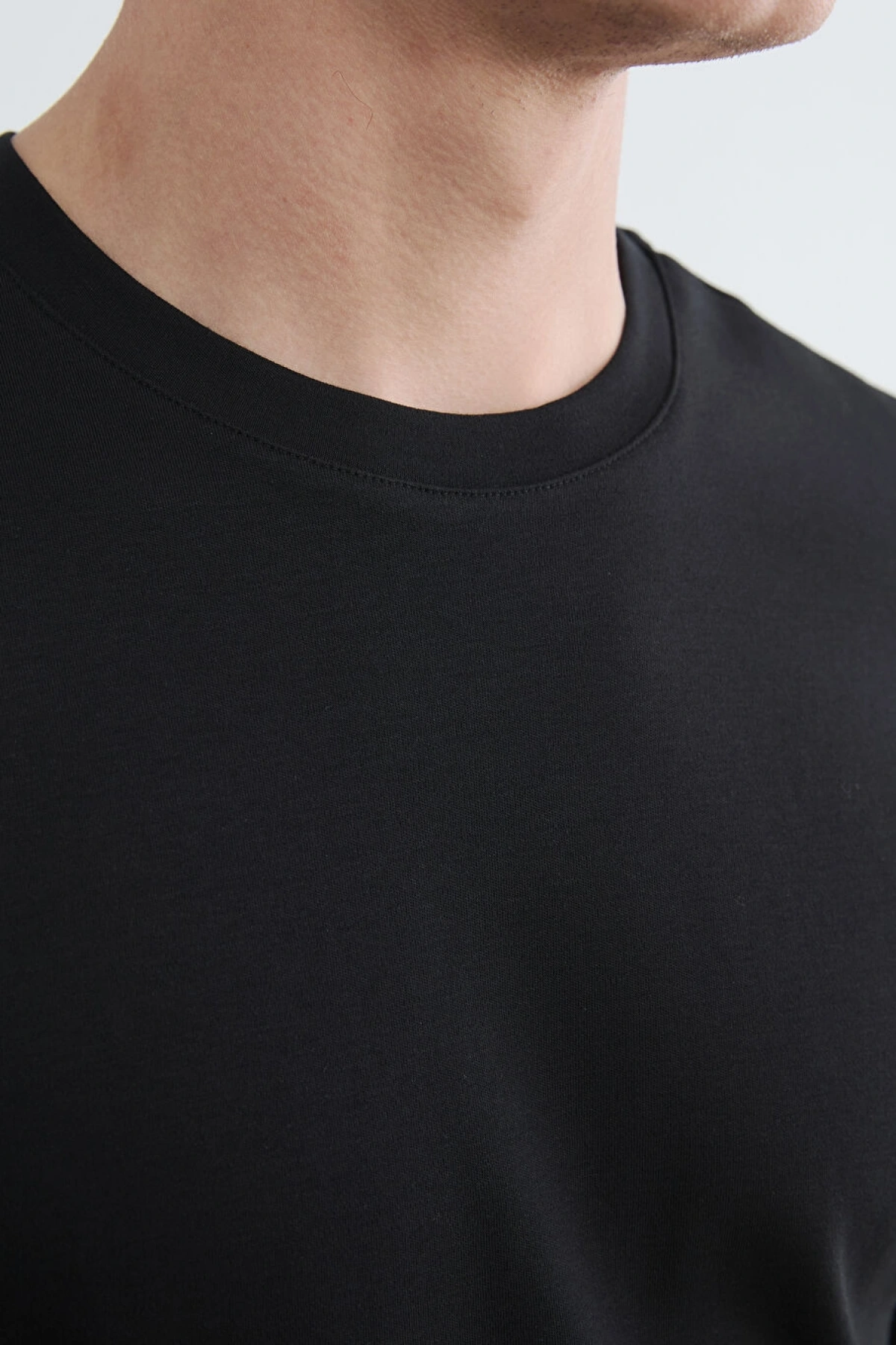 LCW Vision Siyah Bisiklet Yaka Erkek Tişört