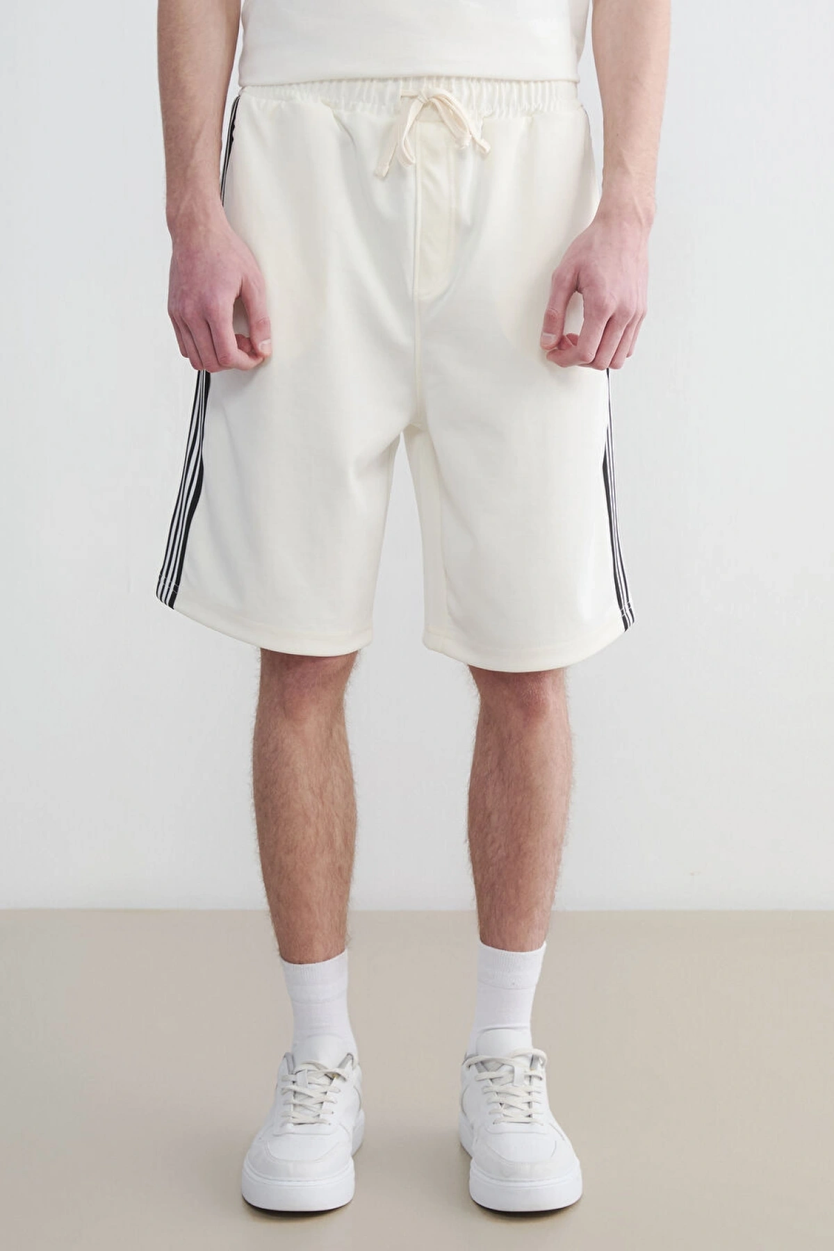 XSIDE Ekru Rahat Kalıp Erkek Şort