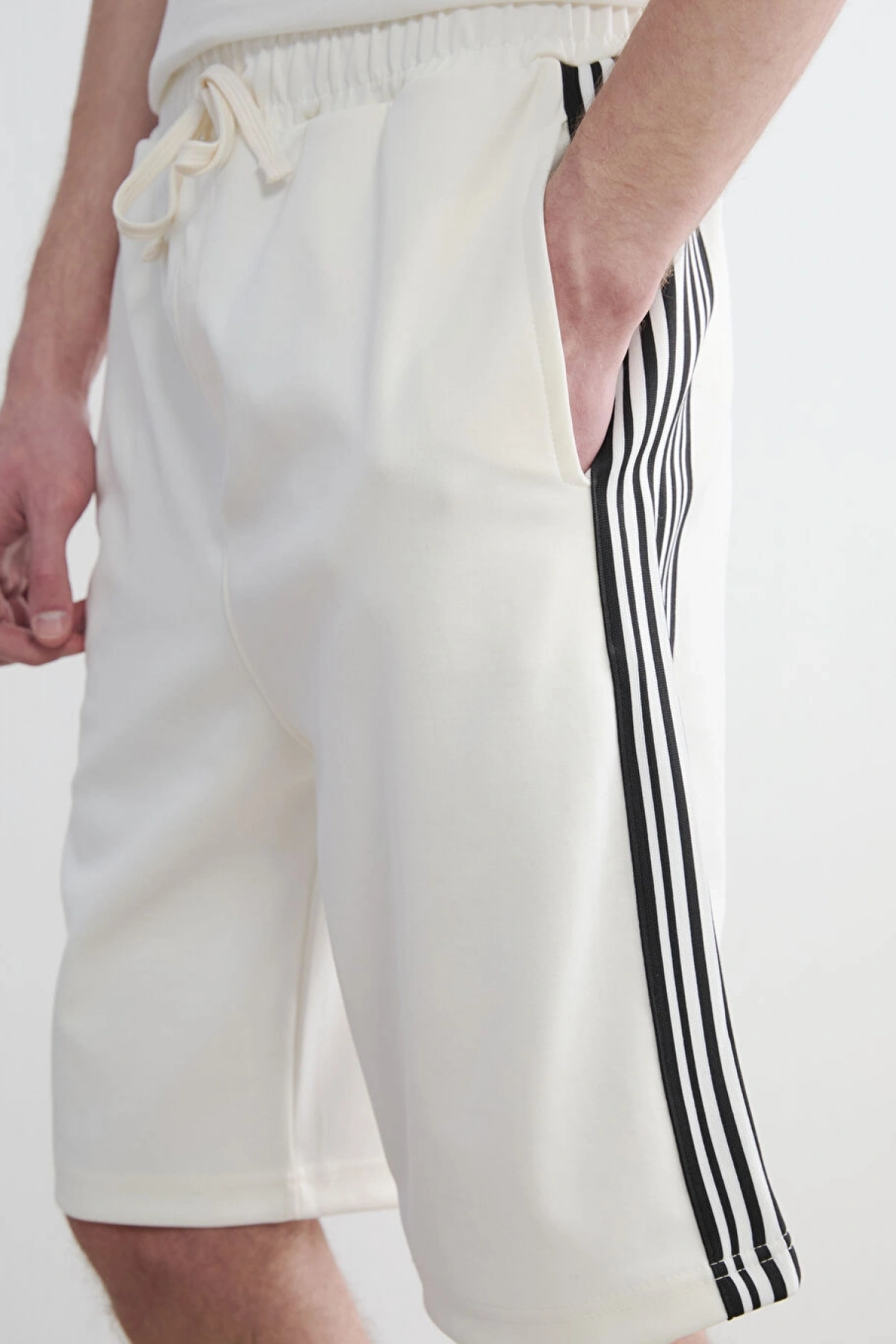XSIDE Ekru Rahat Kalıp Erkek Şort