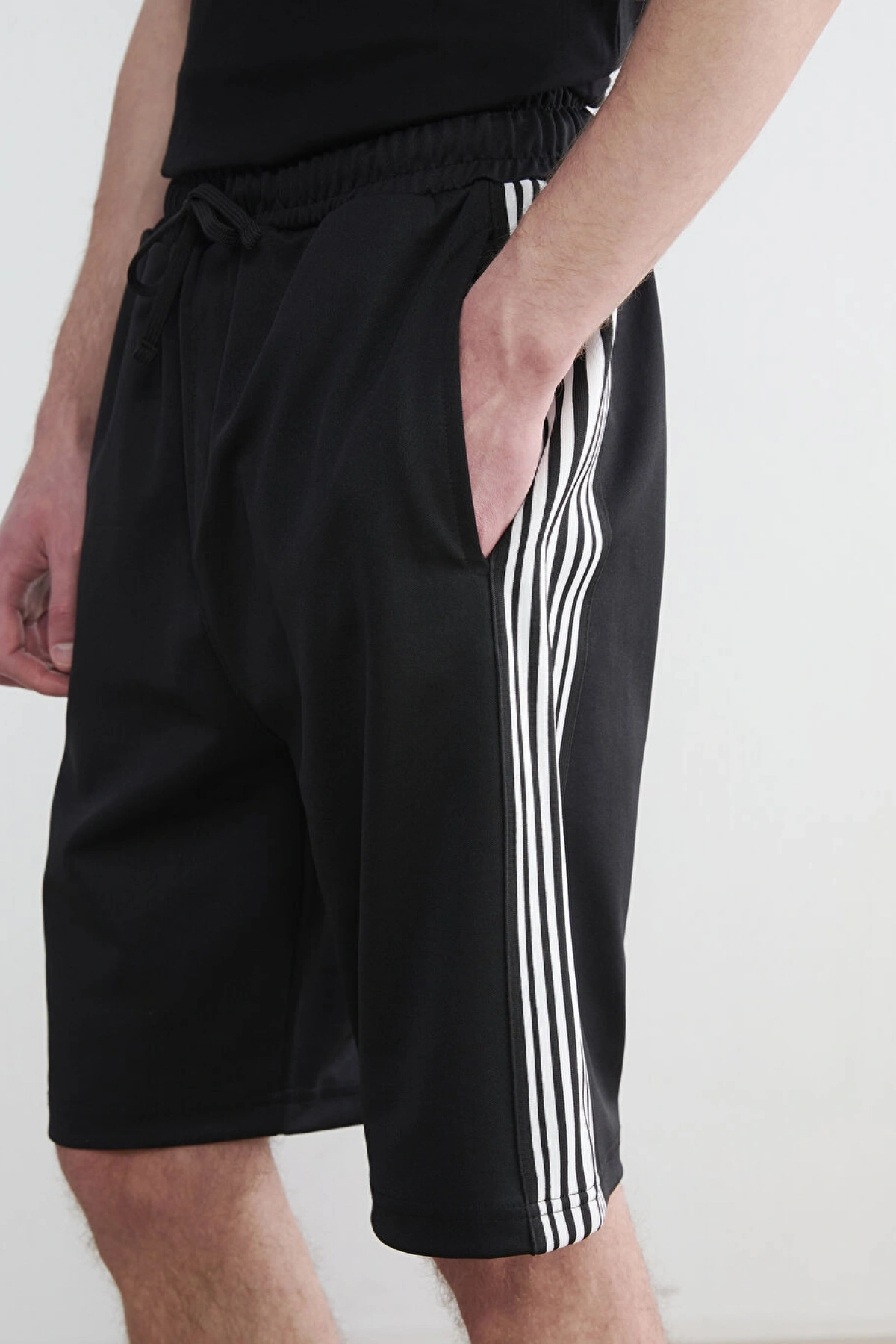 XSIDE Siyah Rahat Kalıp Erkek Şort