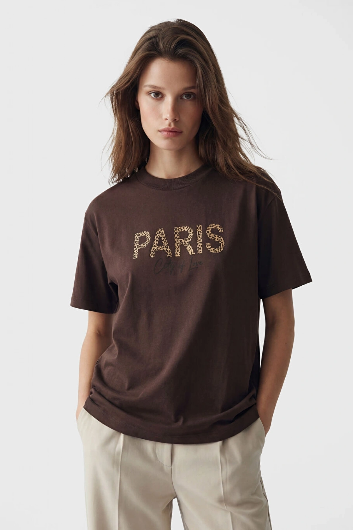 LCW Modest Kahverengi Bisiklet Yaka Paris Baskılı Kadın Tişört