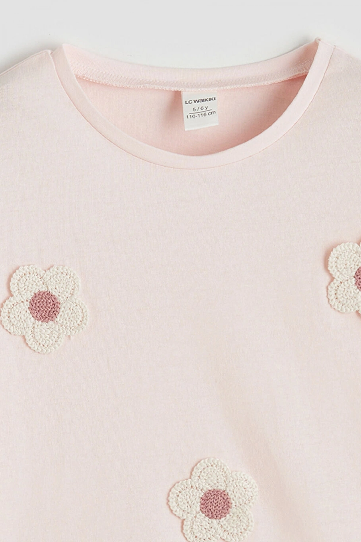 LCW Kids Pembe Bisiklet Yaka Nakışlı Kız Çocuk Tişört