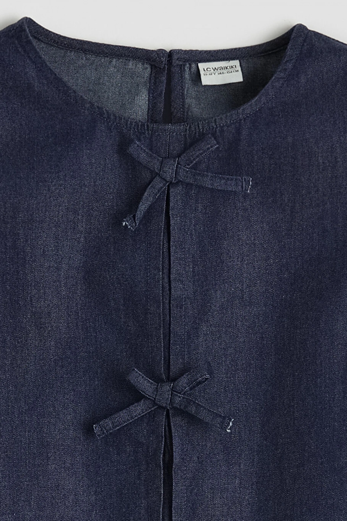 LCW Kids Lacivert Fiyonk Detaylı Fırfırlı Kız Çocuk Jean Bluz