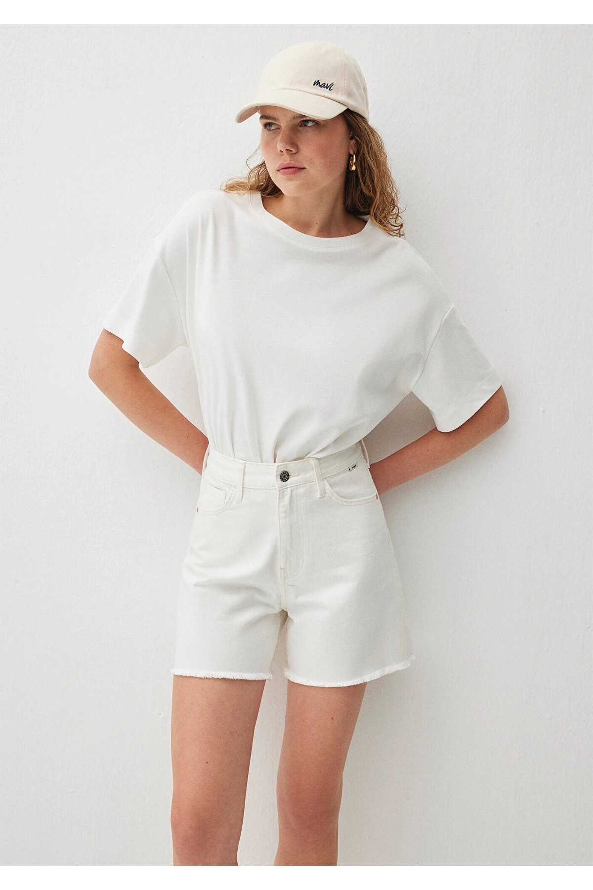 Mavi Millie 90lar Kırık Beyaz Jean Şort 1458987074