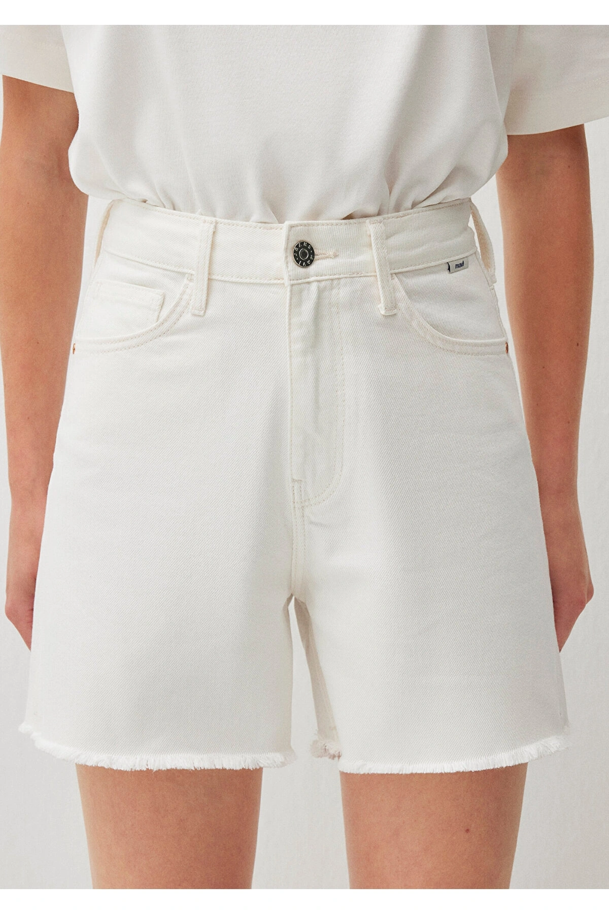 Mavi Millie 90lar Kırık Beyaz Jean Şort 1458987074