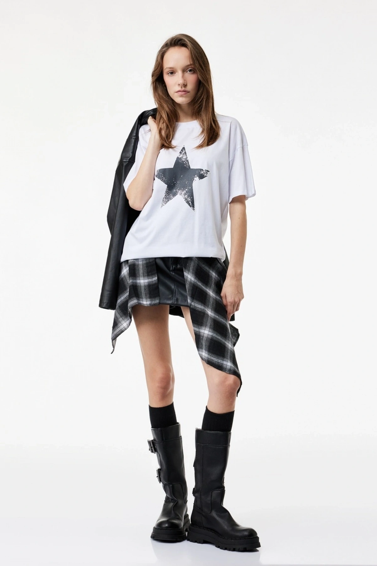 Arkası Yıldız Baskılı Kısa Kollu Bisiklet Yaka Oversize Tişört