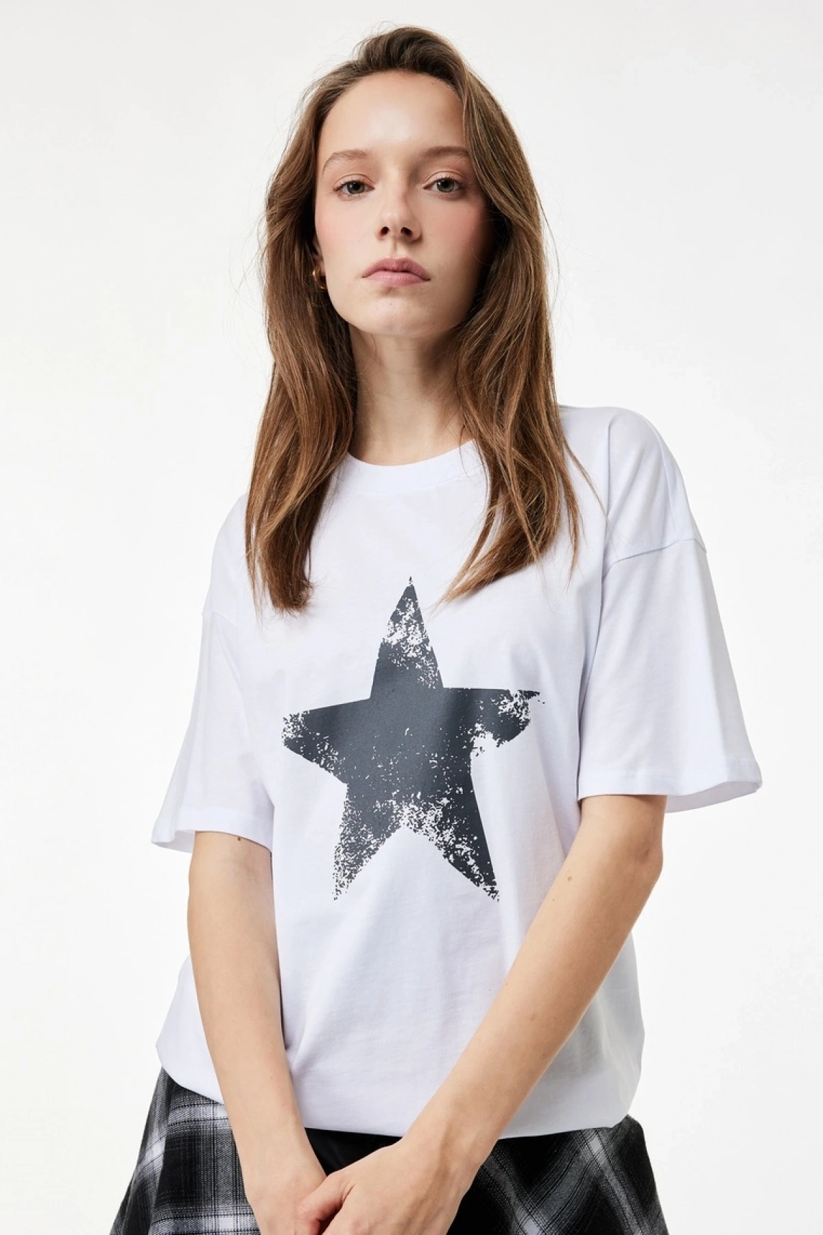 Arkası Yıldız Baskılı Kısa Kollu Bisiklet Yaka Oversize Tişört