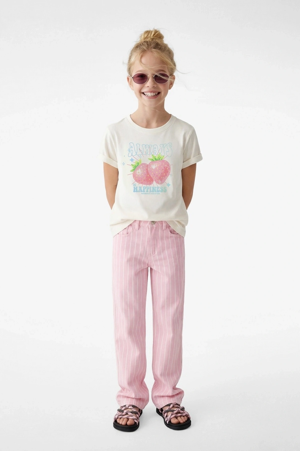 Kız Çocuk Pamuklu Kısa Kollu Bisiklet Yaka Çilek Baskılı Tişört