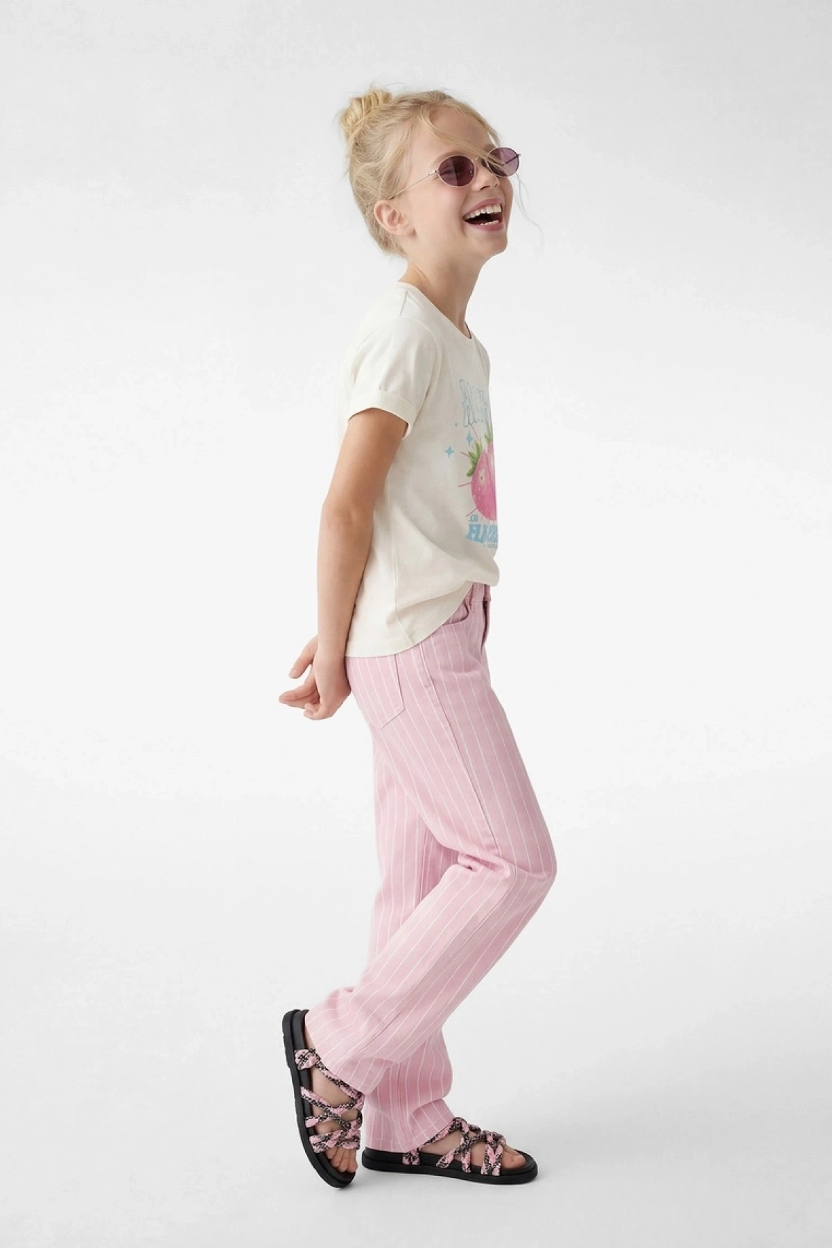 Kız Çocuk Pamuklu Kısa Kollu Bisiklet Yaka Çilek Baskılı Tişört