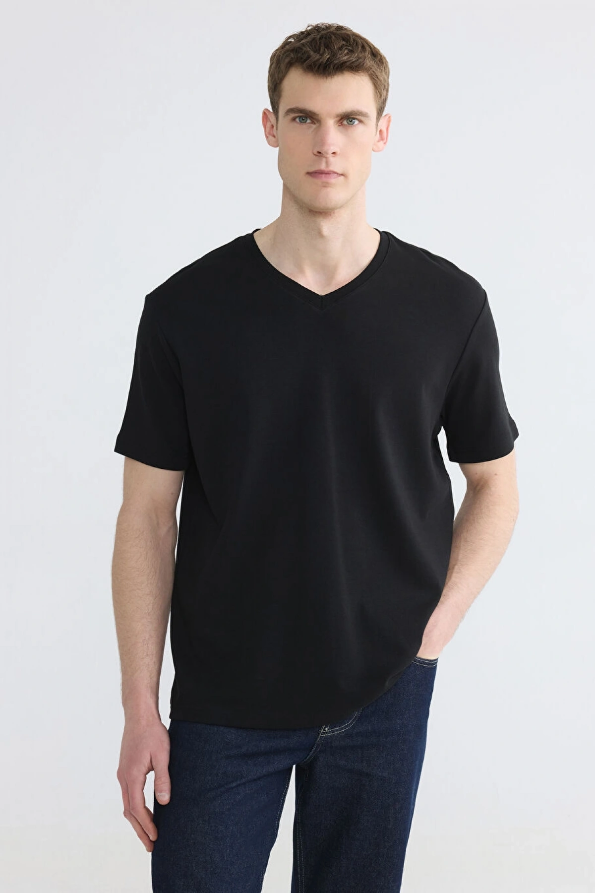LCWAIKIKI Classic Siyah V Yaka Erkek Tişört