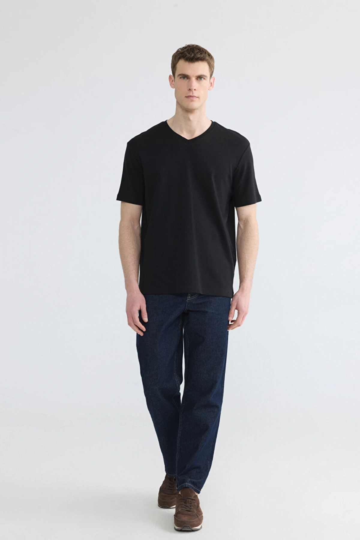 LCWAIKIKI Classic Siyah V Yaka Erkek Tişört