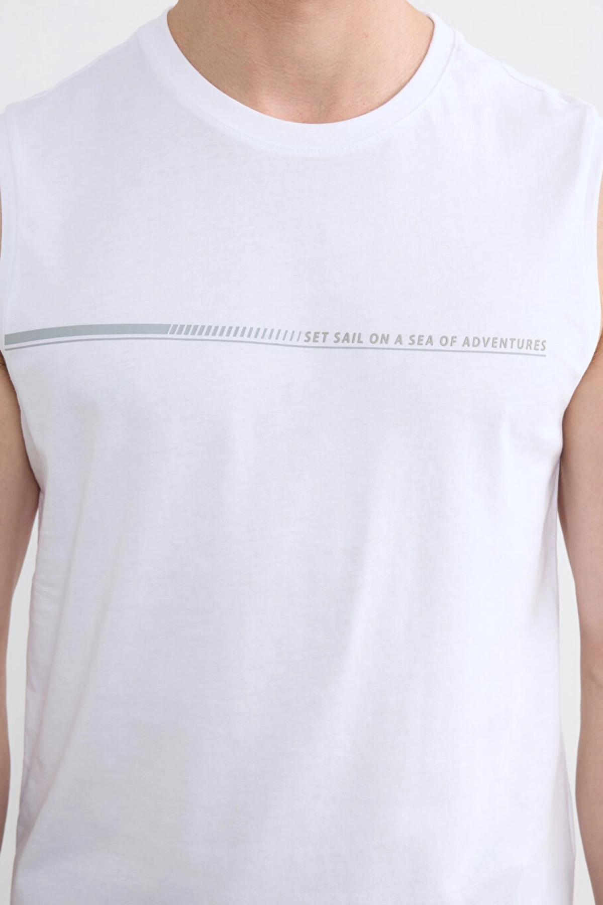 LCWAIKIKI Classic Beyaz Bisiklet Yaka Baskılı Erkek Kolsuz Tişört