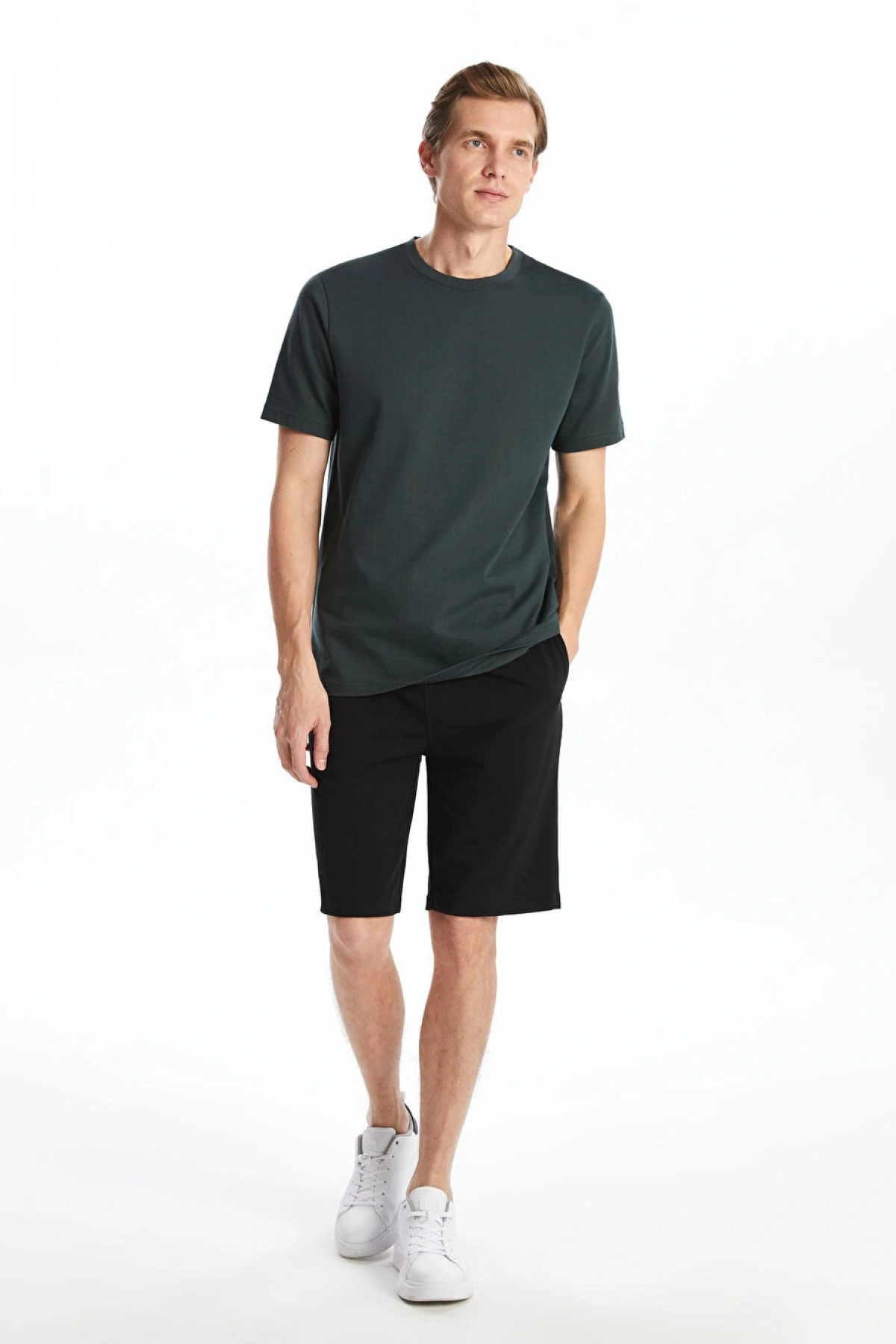 LCWAIKIKI Classic Siyah Standart Kalıp Pike Erkek Şort