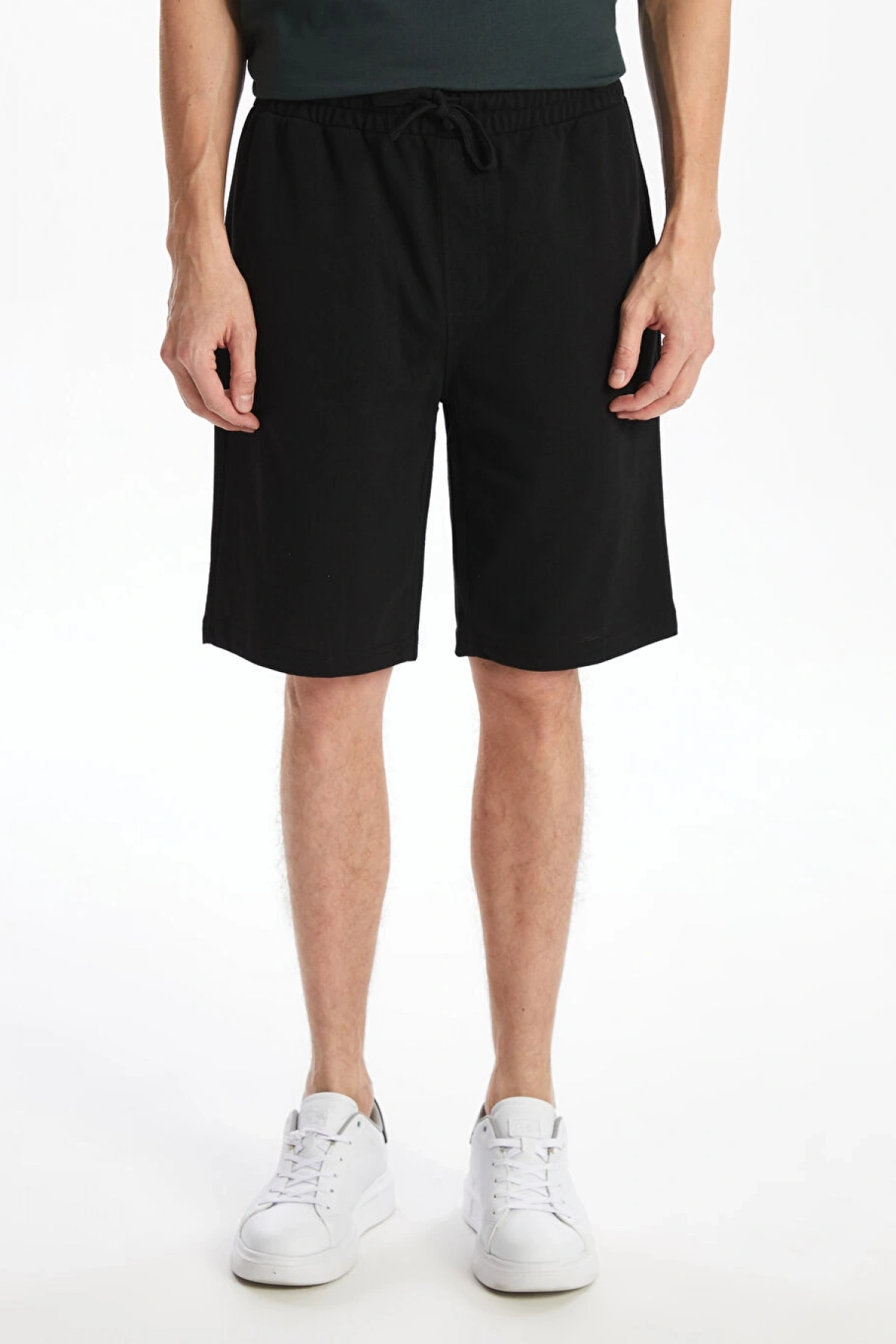 LCWAIKIKI Classic Siyah Standart Kalıp Pike Erkek Şort