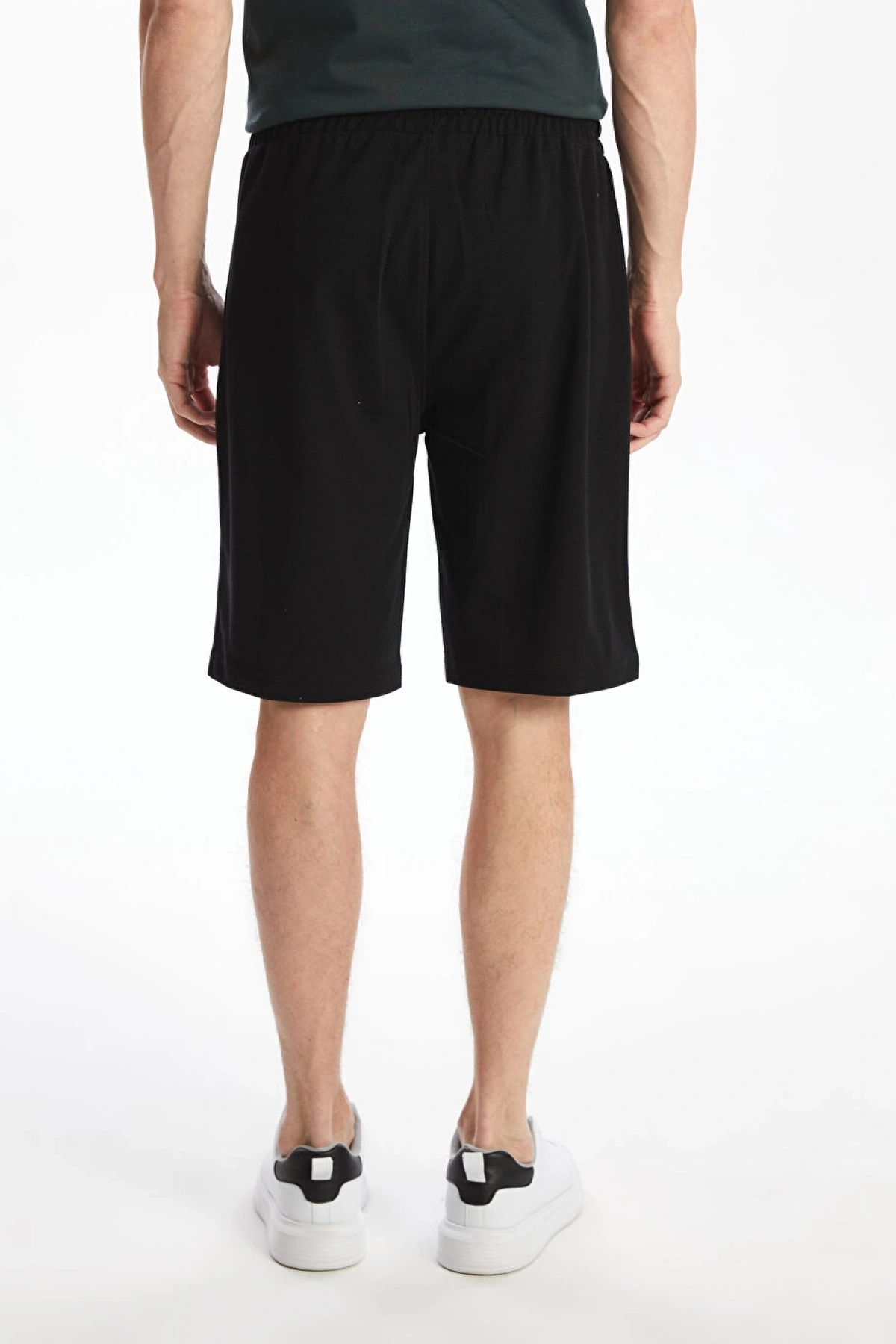 LCWAIKIKI Classic Siyah Standart Kalıp Pike Erkek Şort