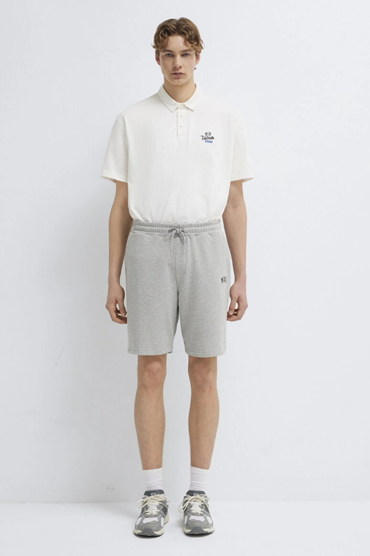 Mavi Logo Baskılı Gri Şort