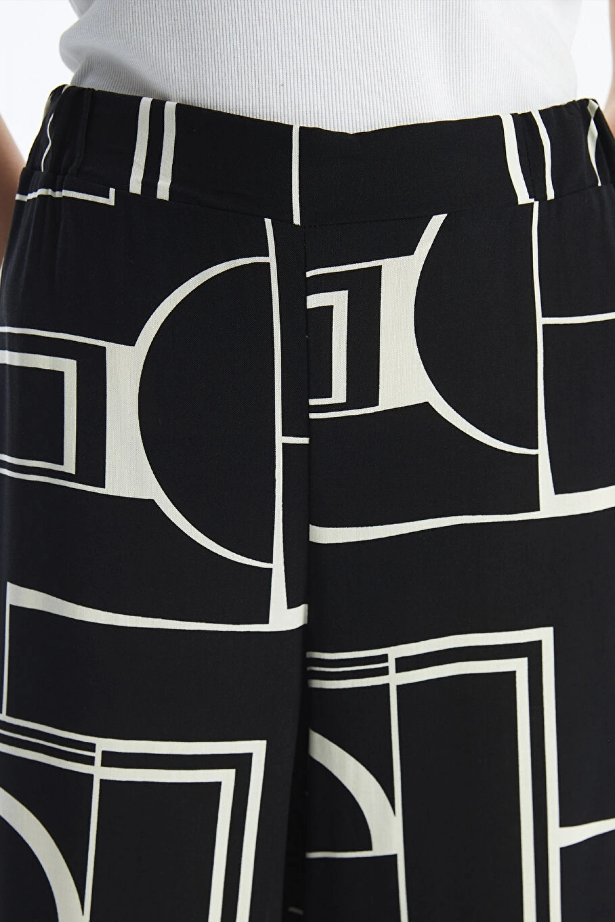 LCW Modest Siyah Beli Lastikli Rahat Kalıp Desenli Kadın Pantolon