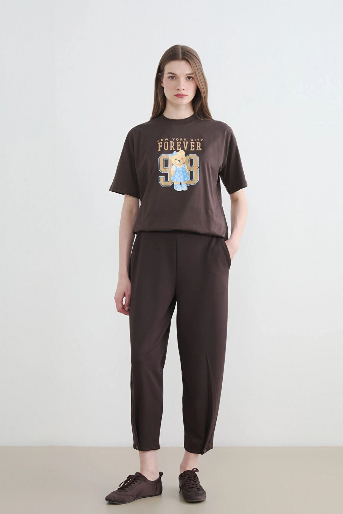 LCW Modest Kahverengi Bisiklet Yaka New York Baskılı Kadın Tişört